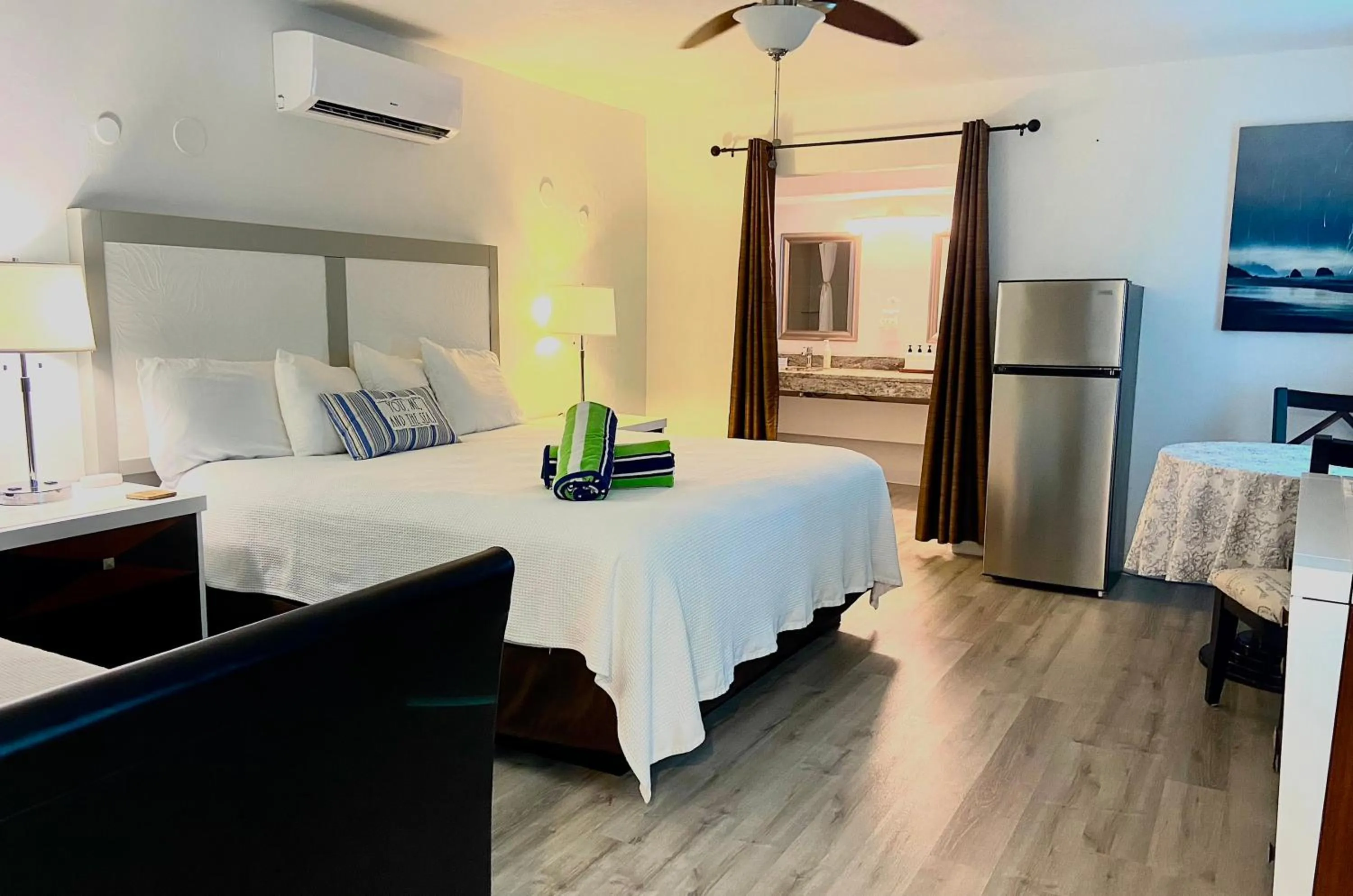 Bedroom, Bed in Organic Beach Retreat