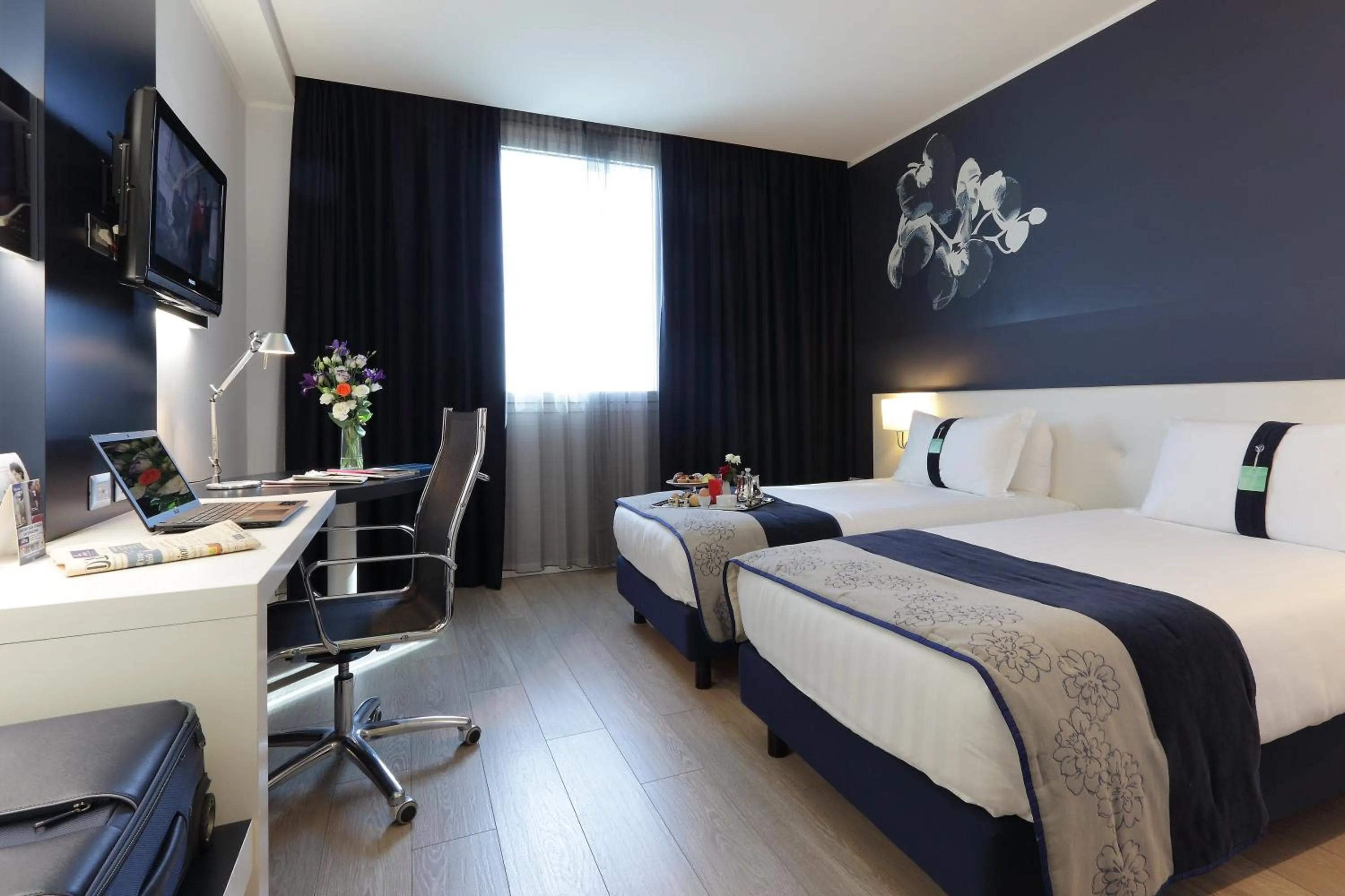 Photo of the whole room, Bed in Holiday Inn Milan Nord Zara by IHG