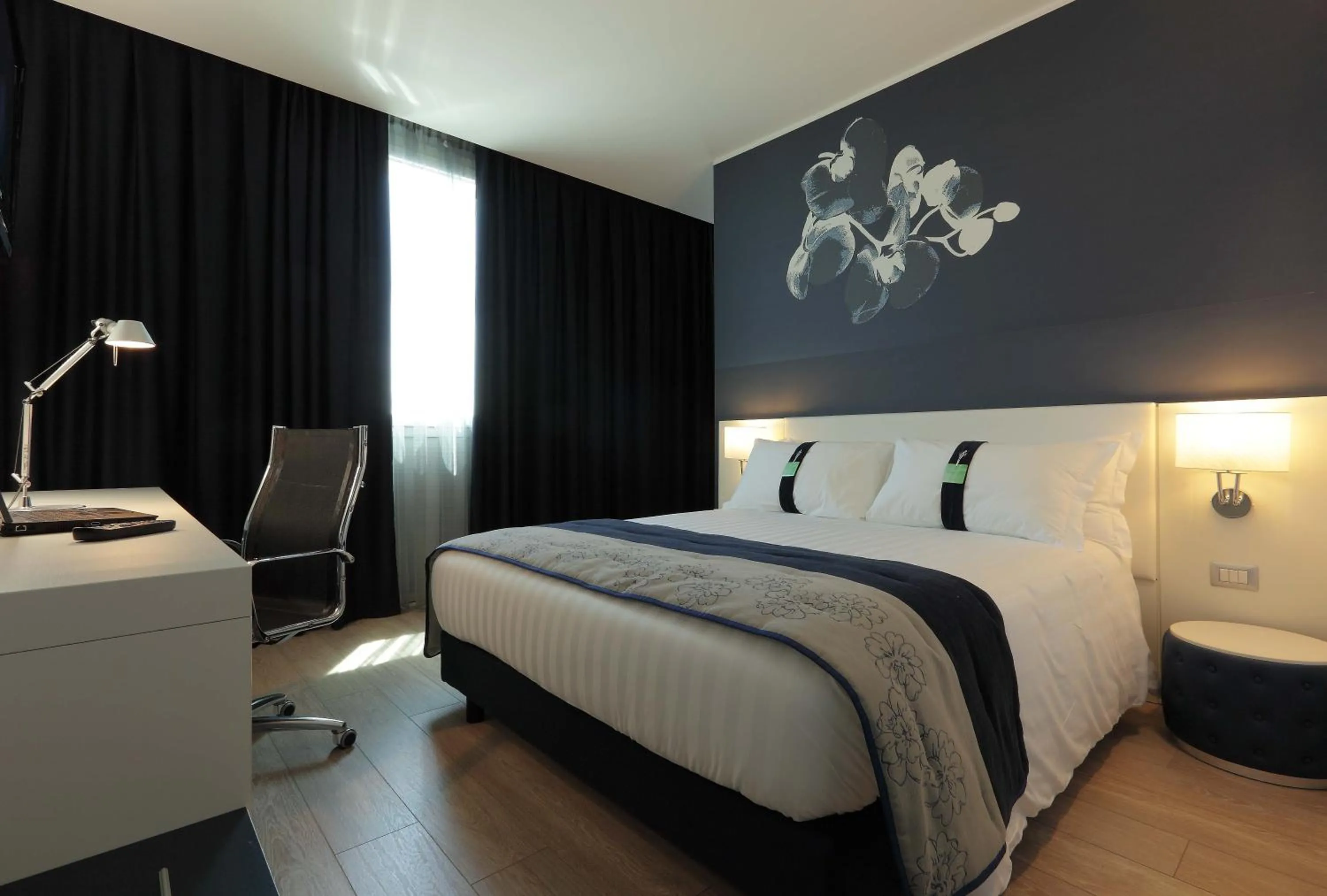 Photo of the whole room, Bed in Holiday Inn Milan Nord Zara by IHG