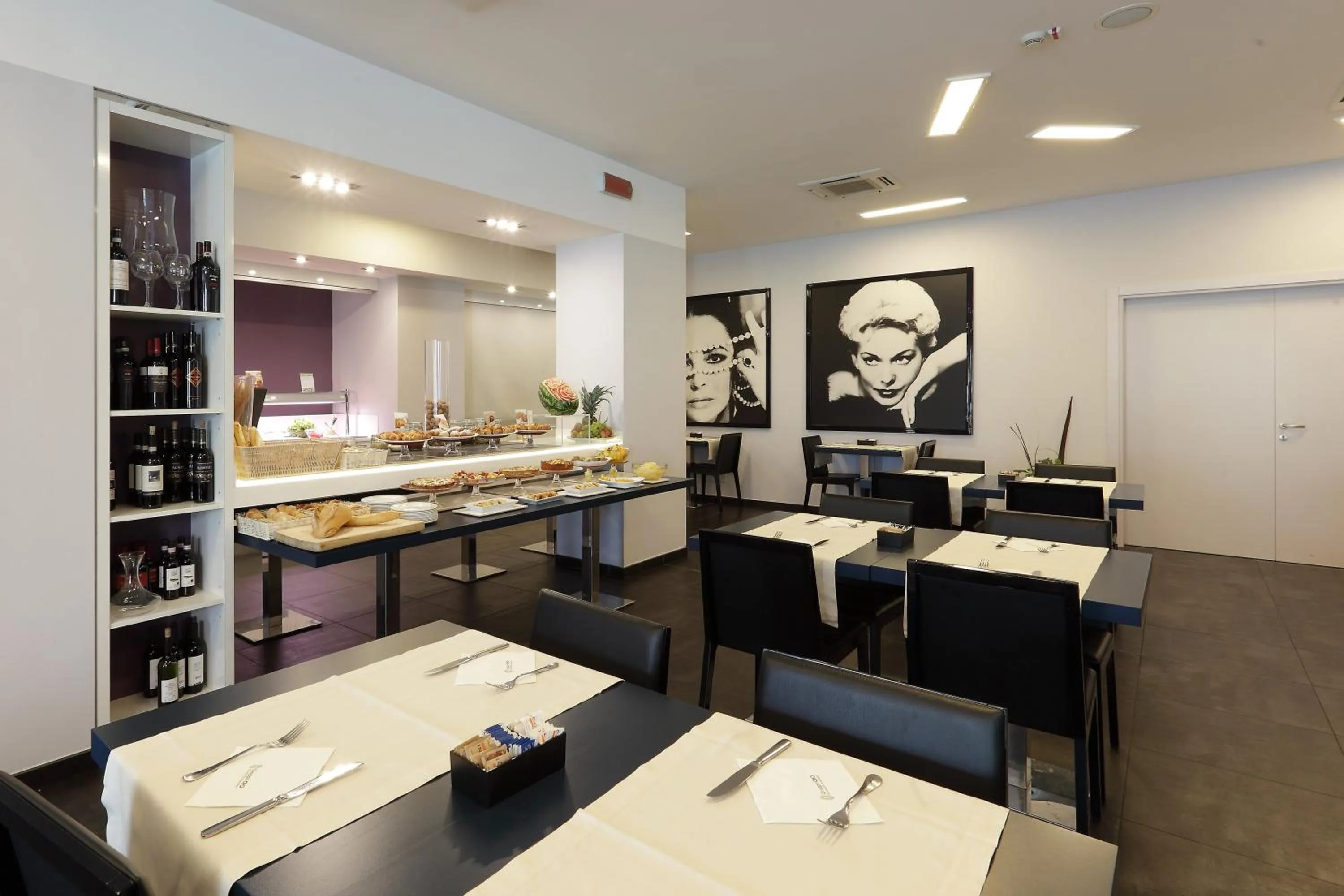 Restaurant/places to eat in Holiday Inn Milan Nord Zara by IHG
