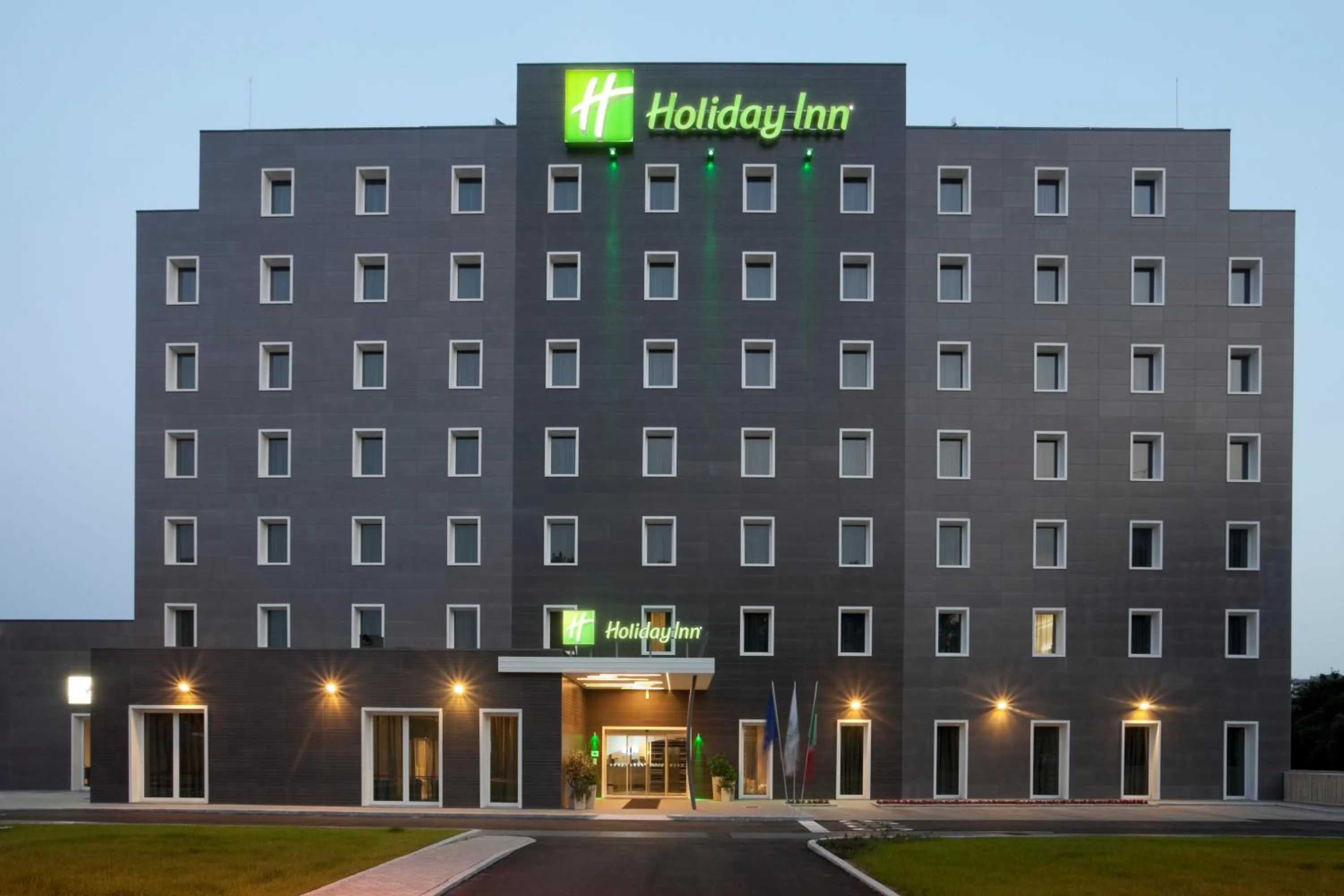 Property building in Holiday Inn Milan Nord Zara by IHG