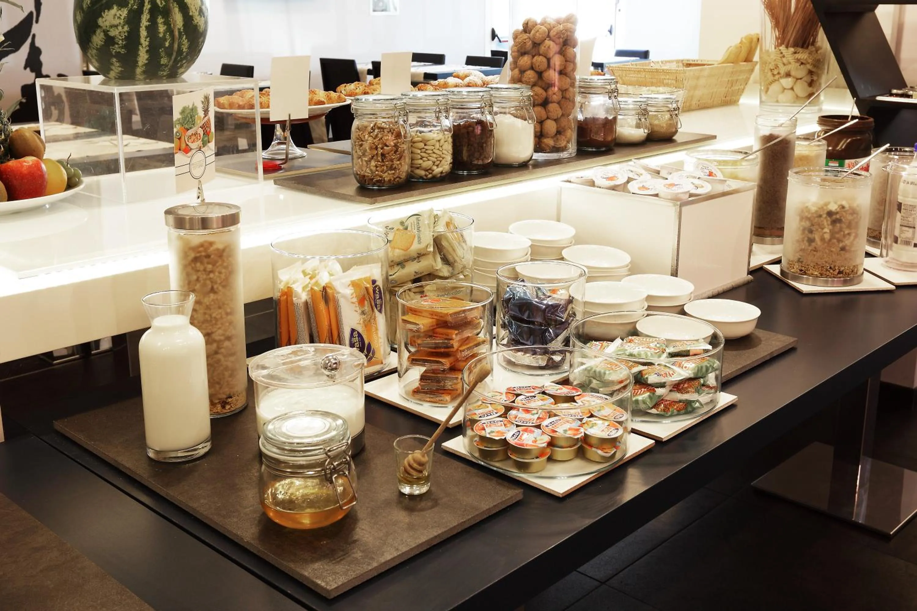 Restaurant/places to eat in Holiday Inn Milan Nord Zara by IHG