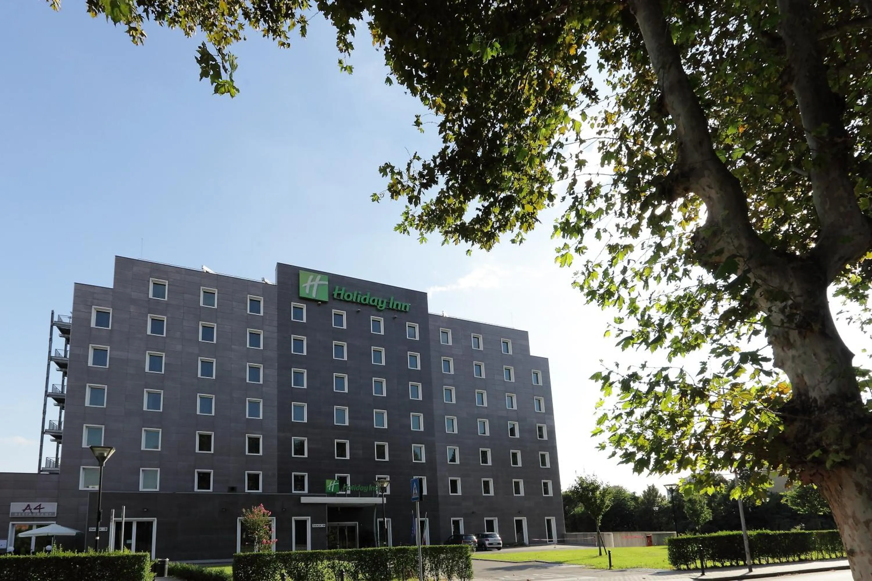 Property building in Holiday Inn Milan Nord Zara by IHG