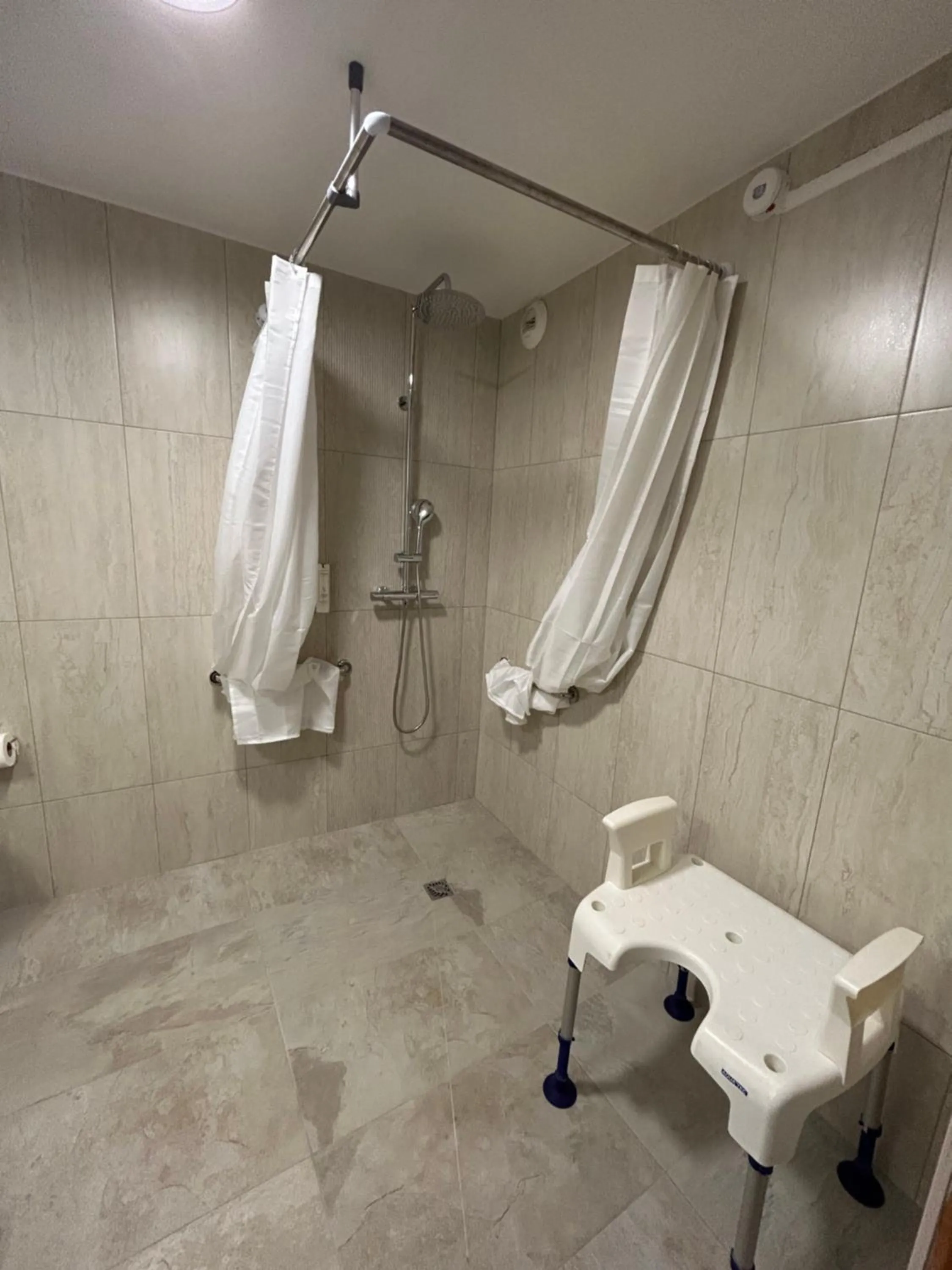 Bathroom in Logis Hotel De La Clape