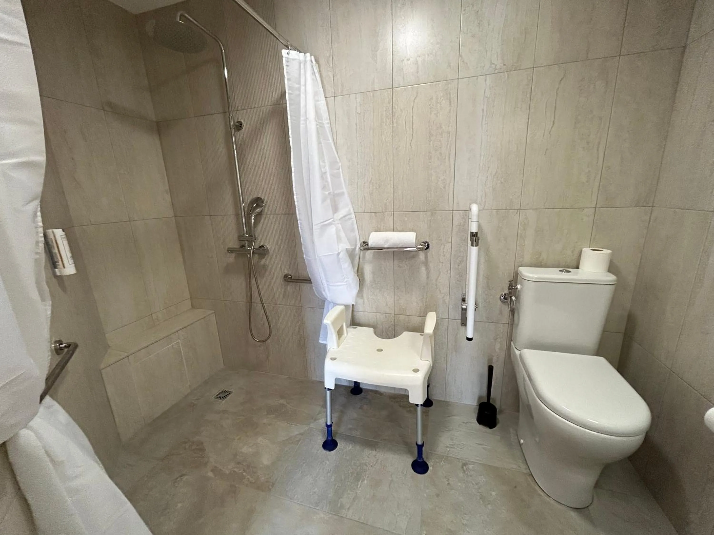 Bathroom in Logis Hotel De La Clape