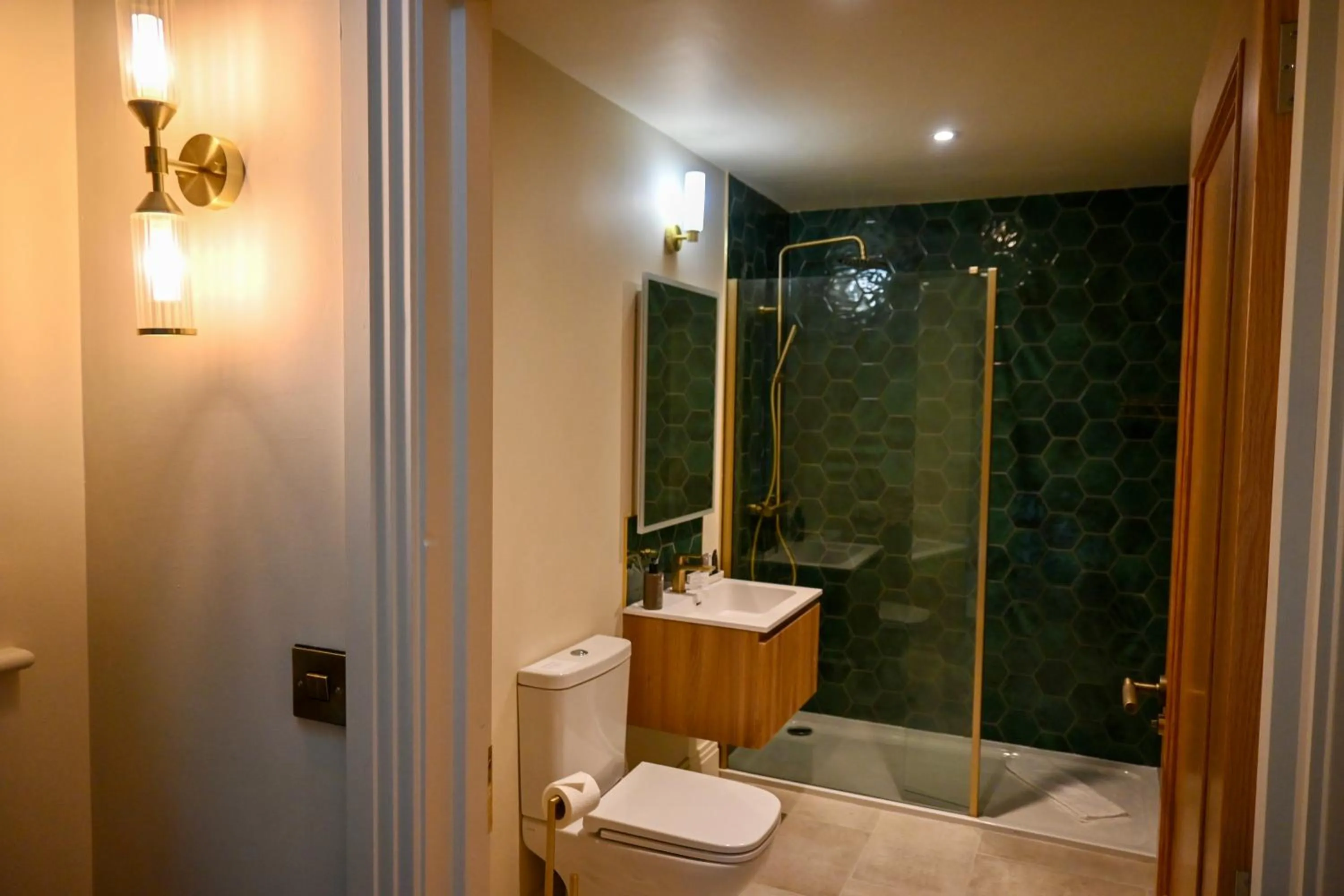 Shower in The Apple Inn