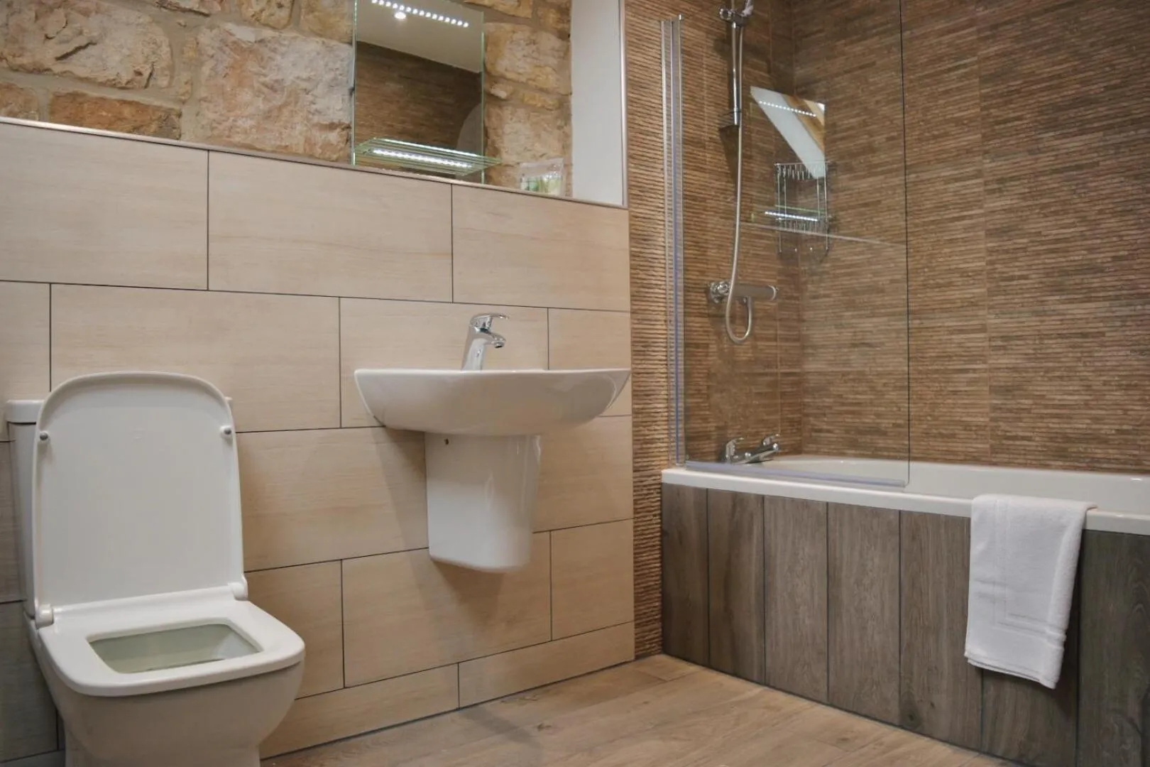 Toilet in The Apple Inn