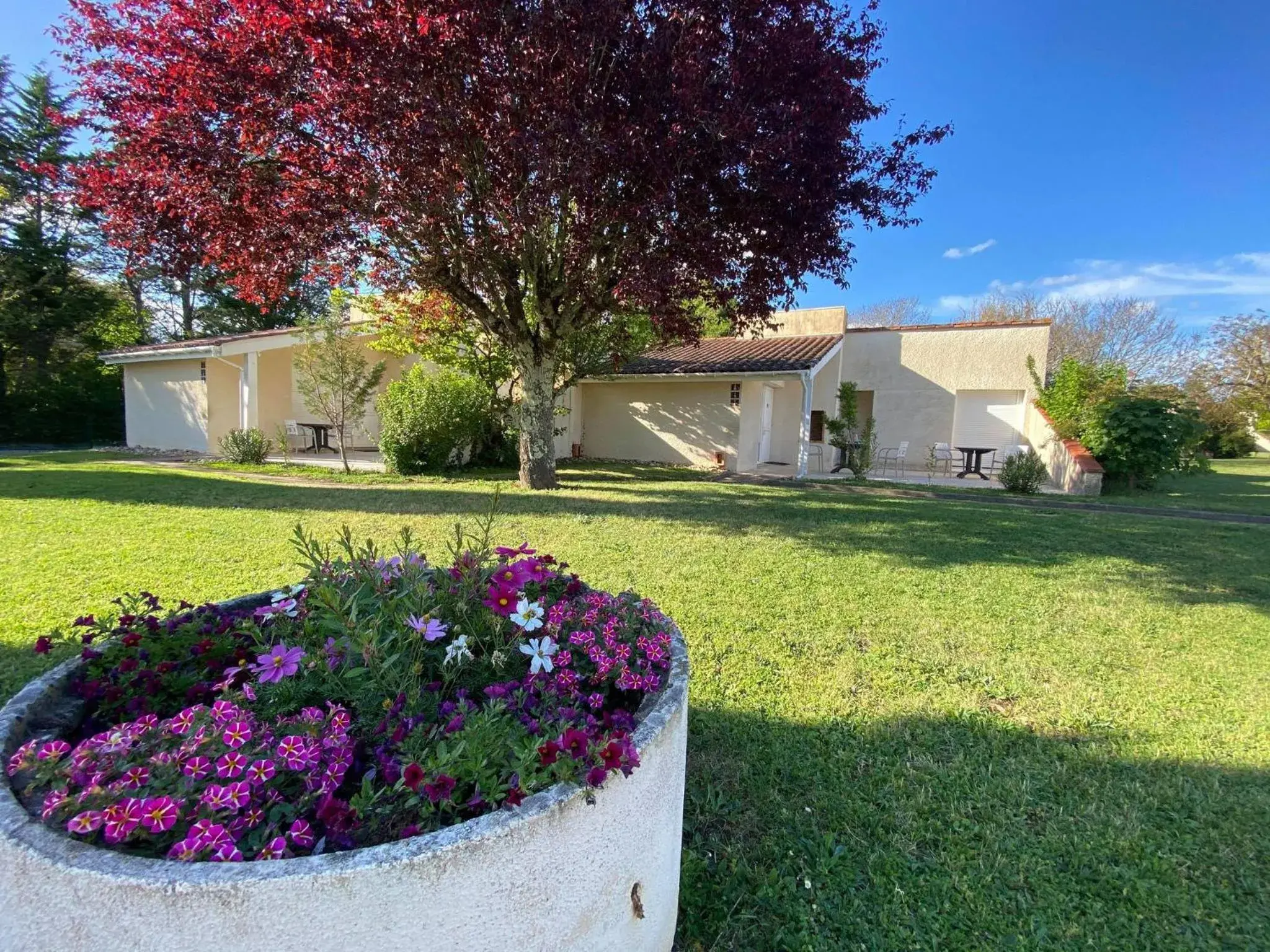 Small Double Room in Hotel Restaurant La Dame du Lac Small Double Room in Hotel Restaurant La Dame du Lac