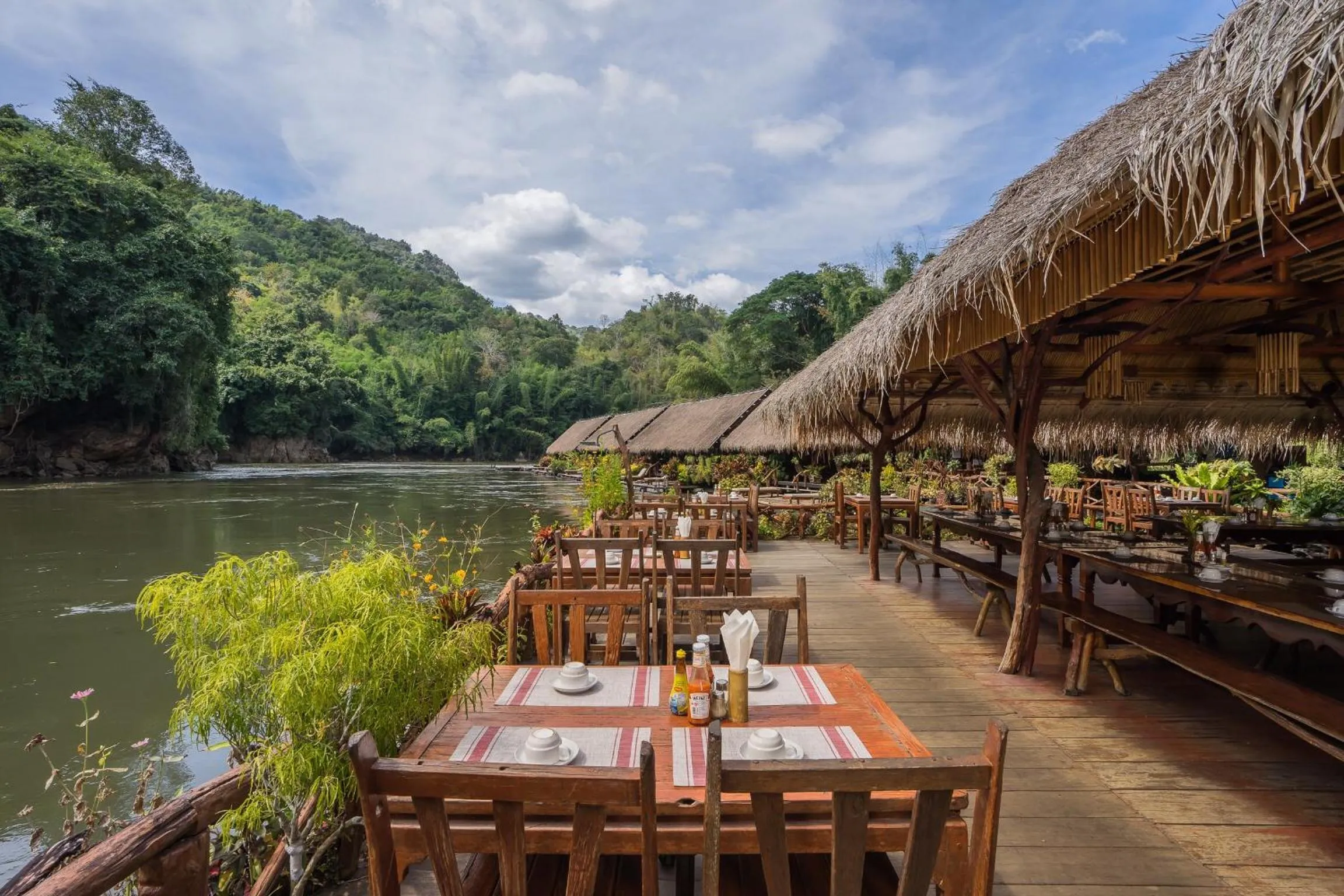 Restaurant/places to eat in River Kwai Jungle Rafts