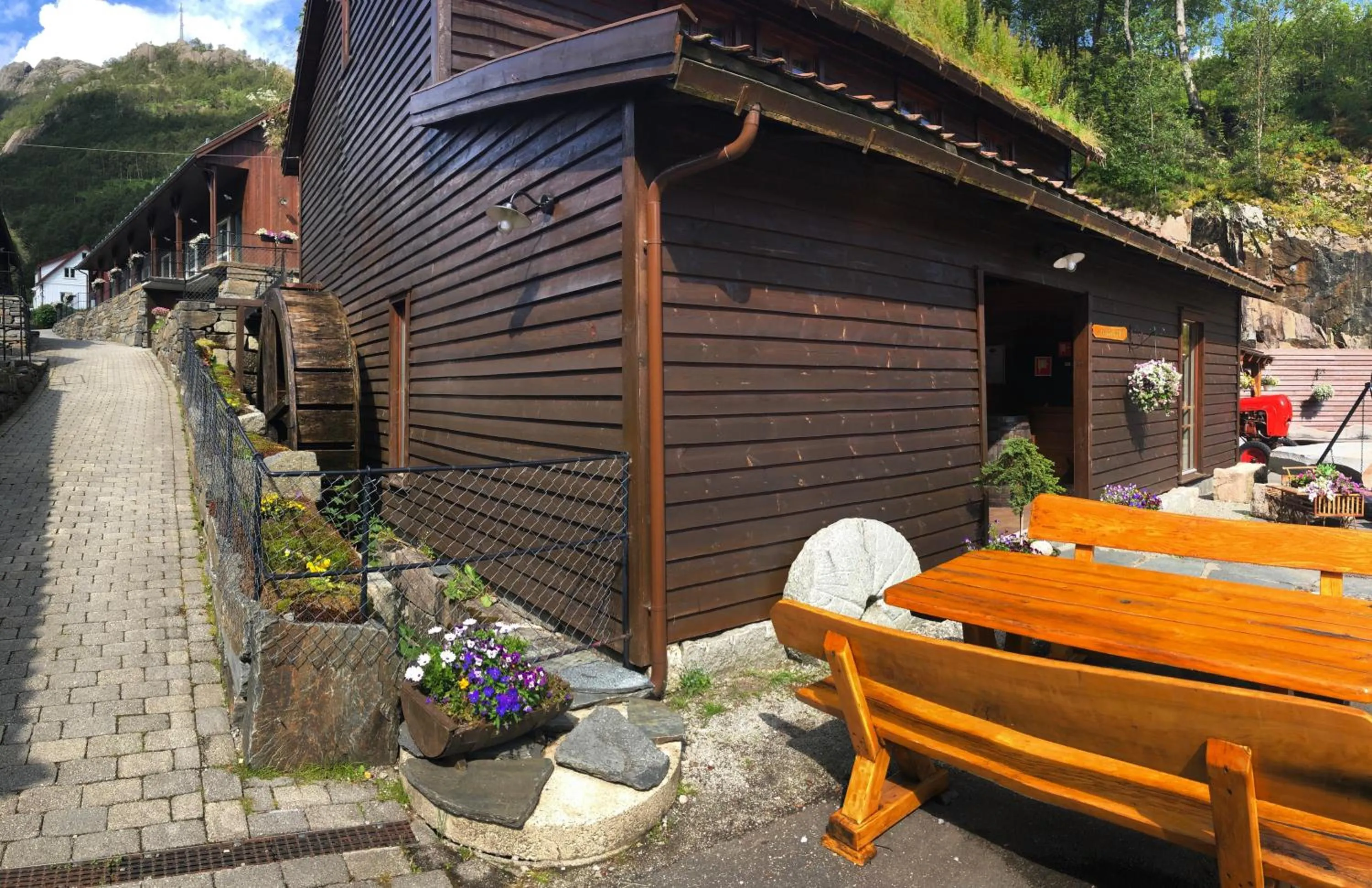 Property building in Byrkjedalstunet Hotell