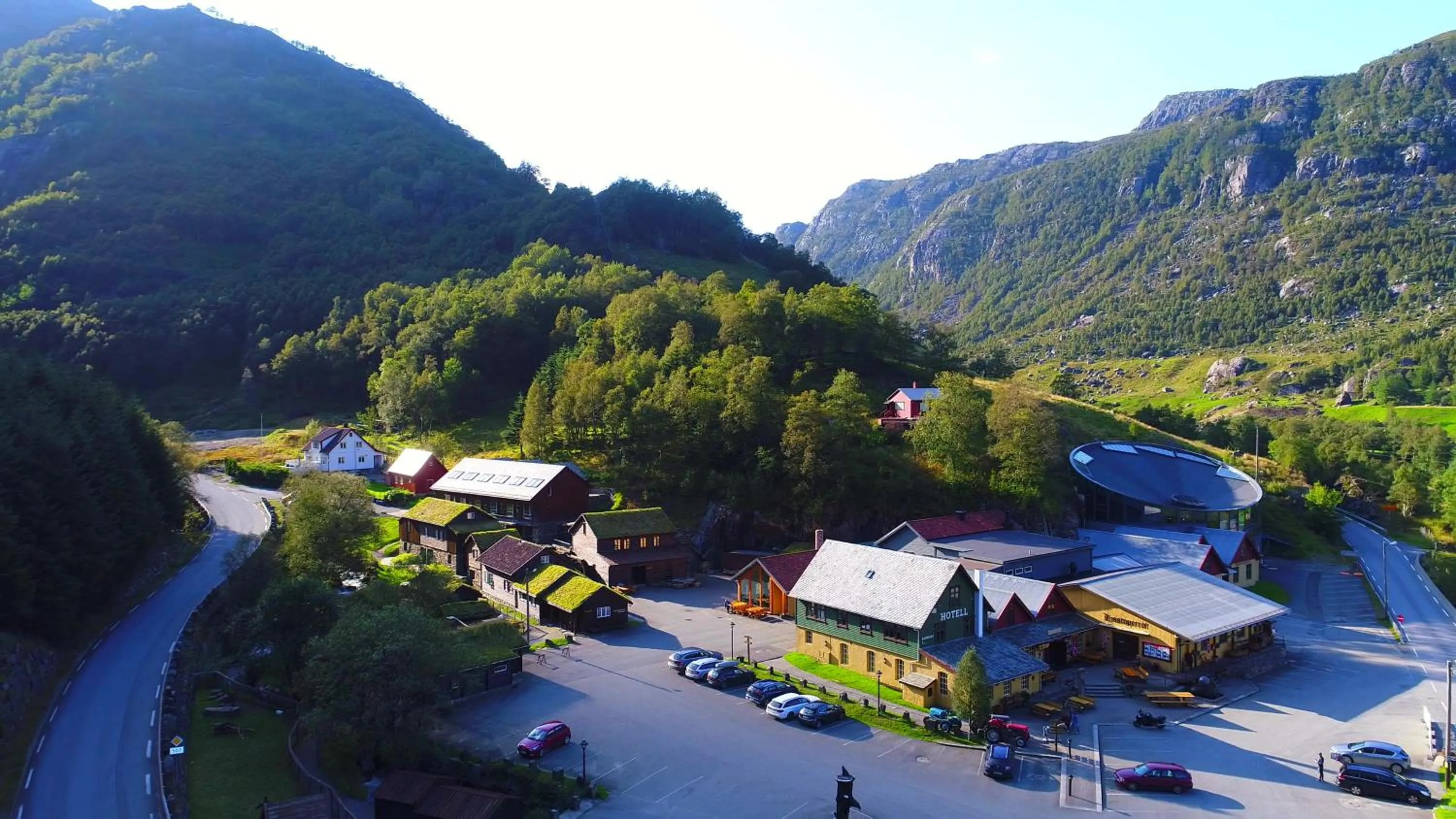 Property building in Byrkjedalstunet Hotell