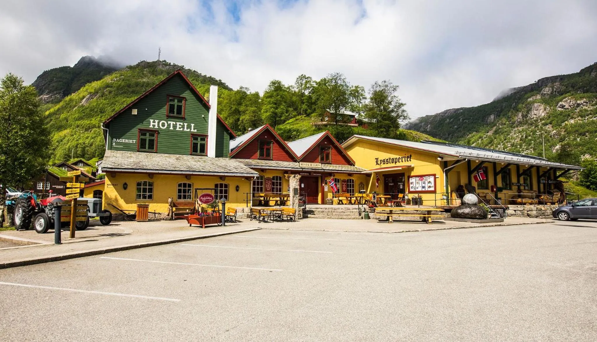 Property building in Byrkjedalstunet Hotell