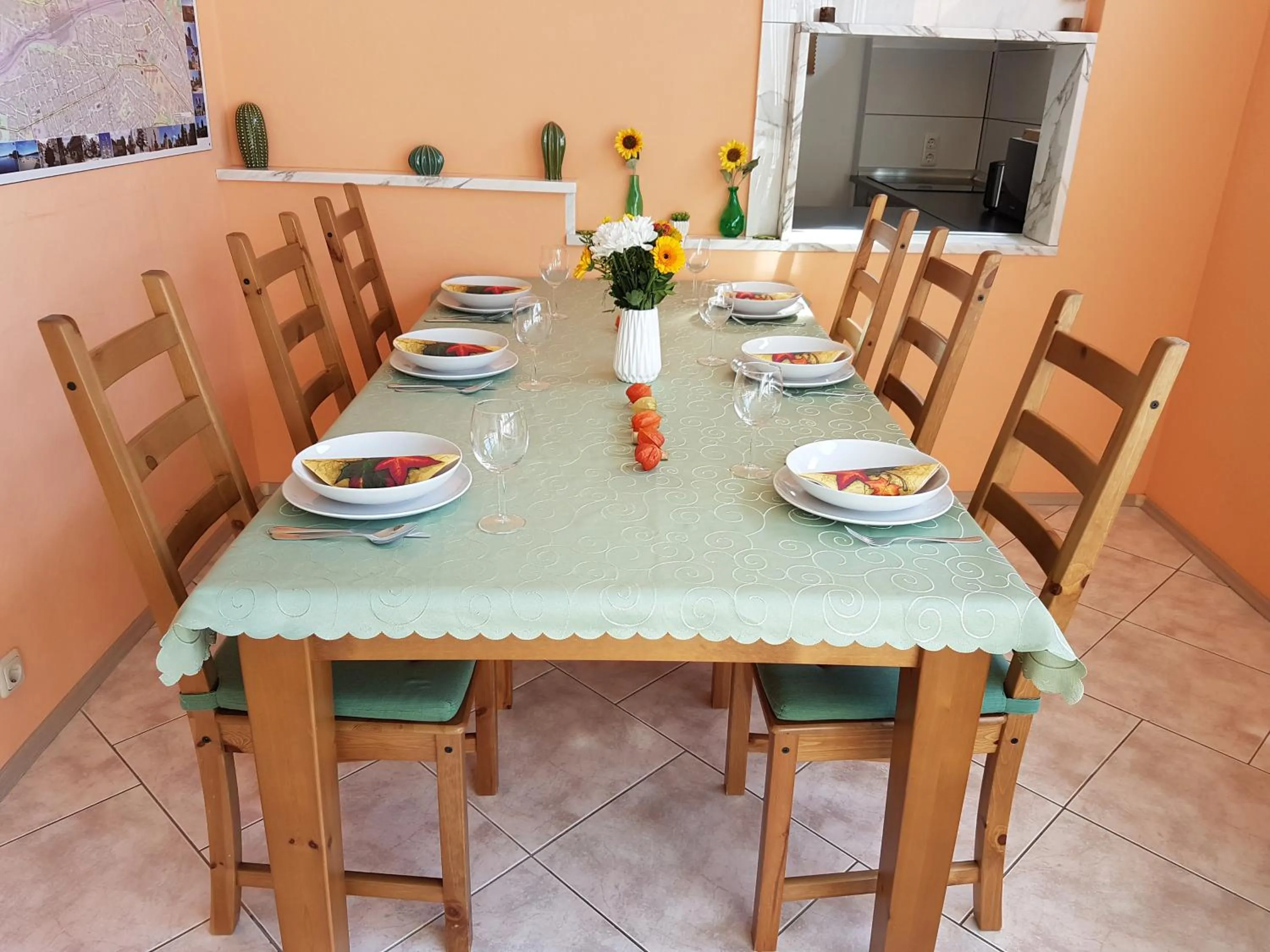 Dining area in 80 qm Apartment Alessia Nürnberg
