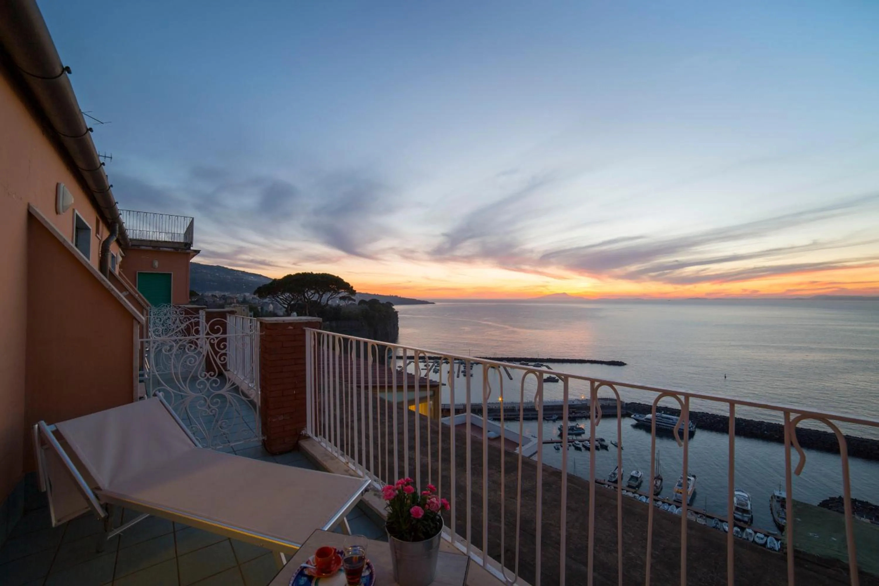 Photo of the whole room in Hotel Cosmomare