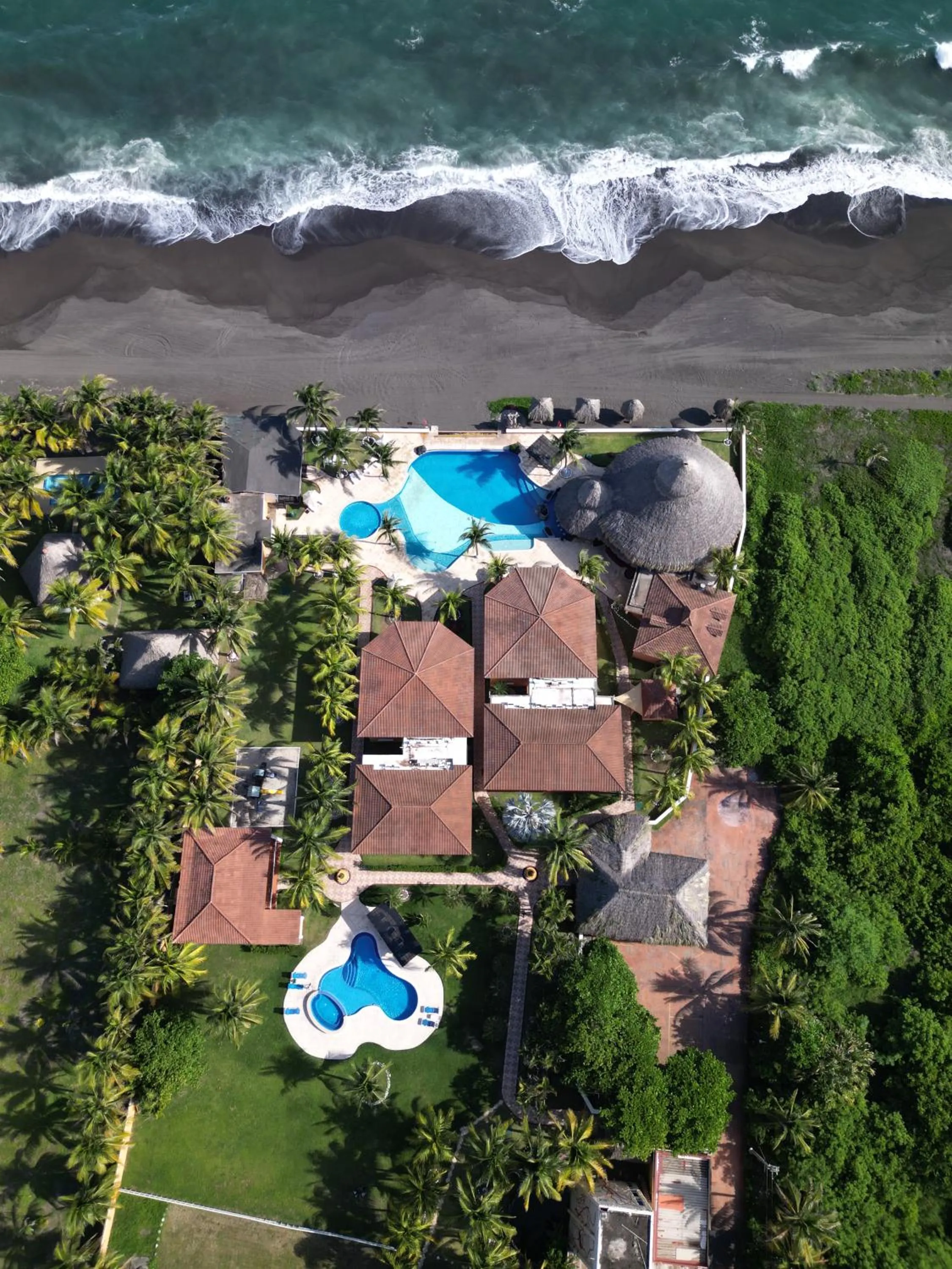 Property building in Hotel Cayman Suites