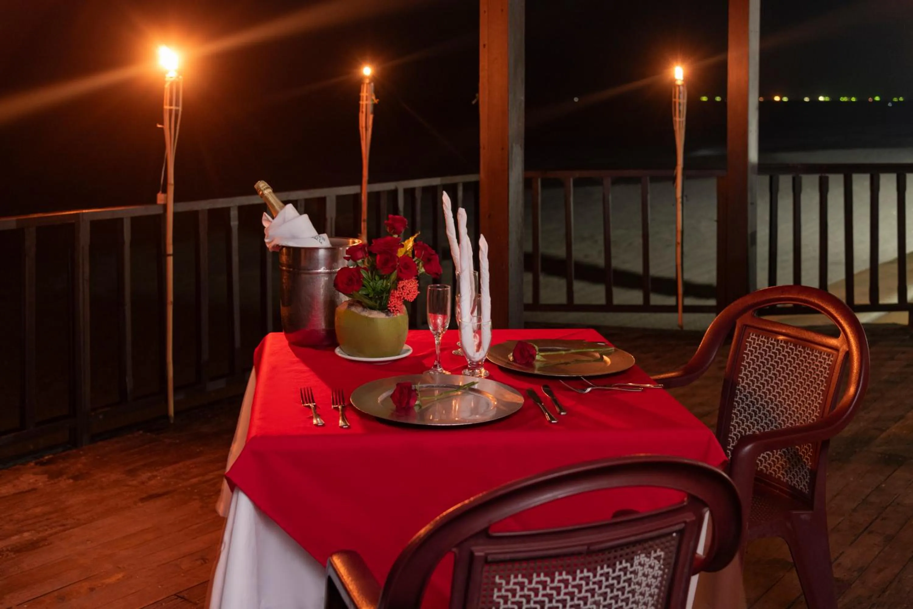 Food and drinks in Hotel Cayman Suites