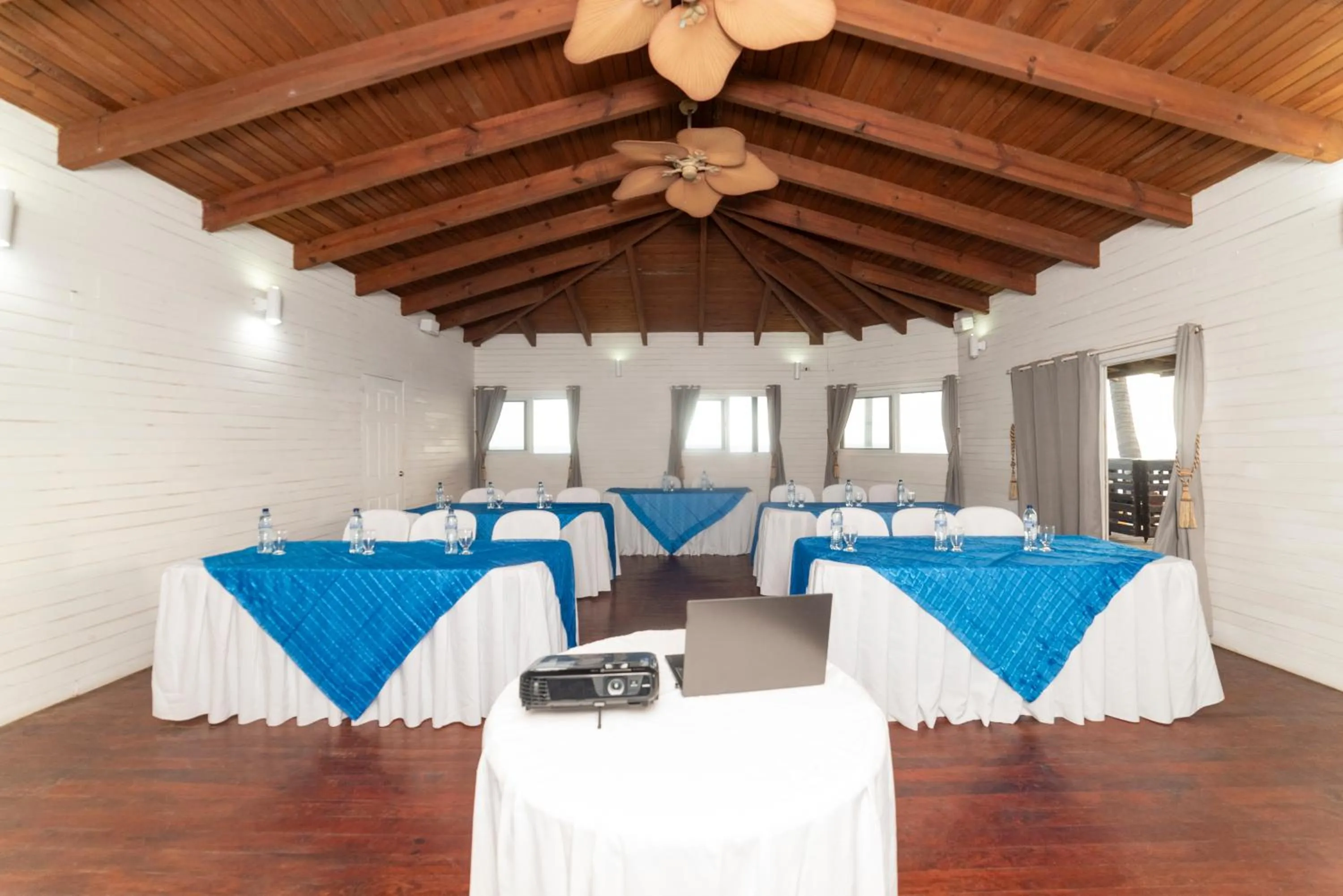 Meeting/conference room in Hotel Cayman Suites