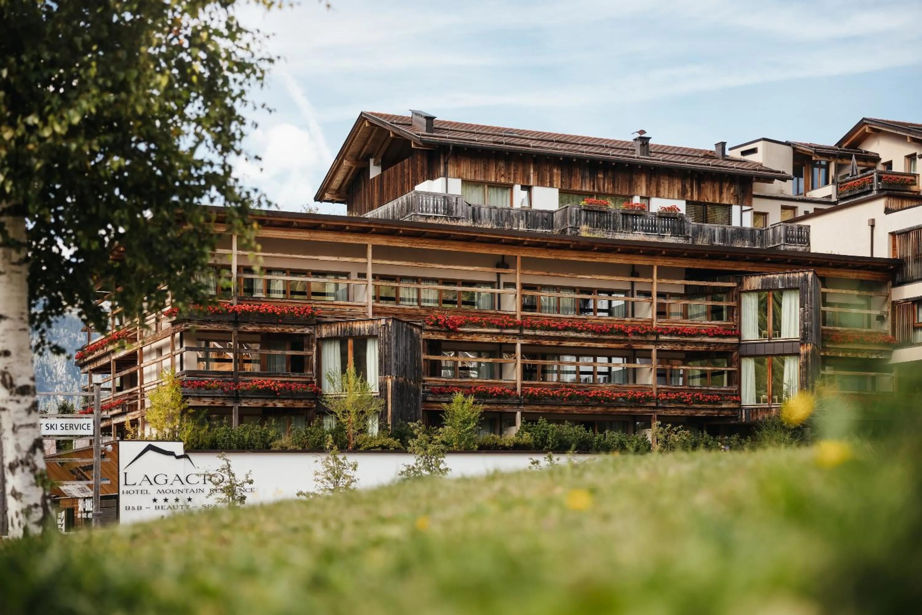 Property building in Lagació Hotel Mountain Residence