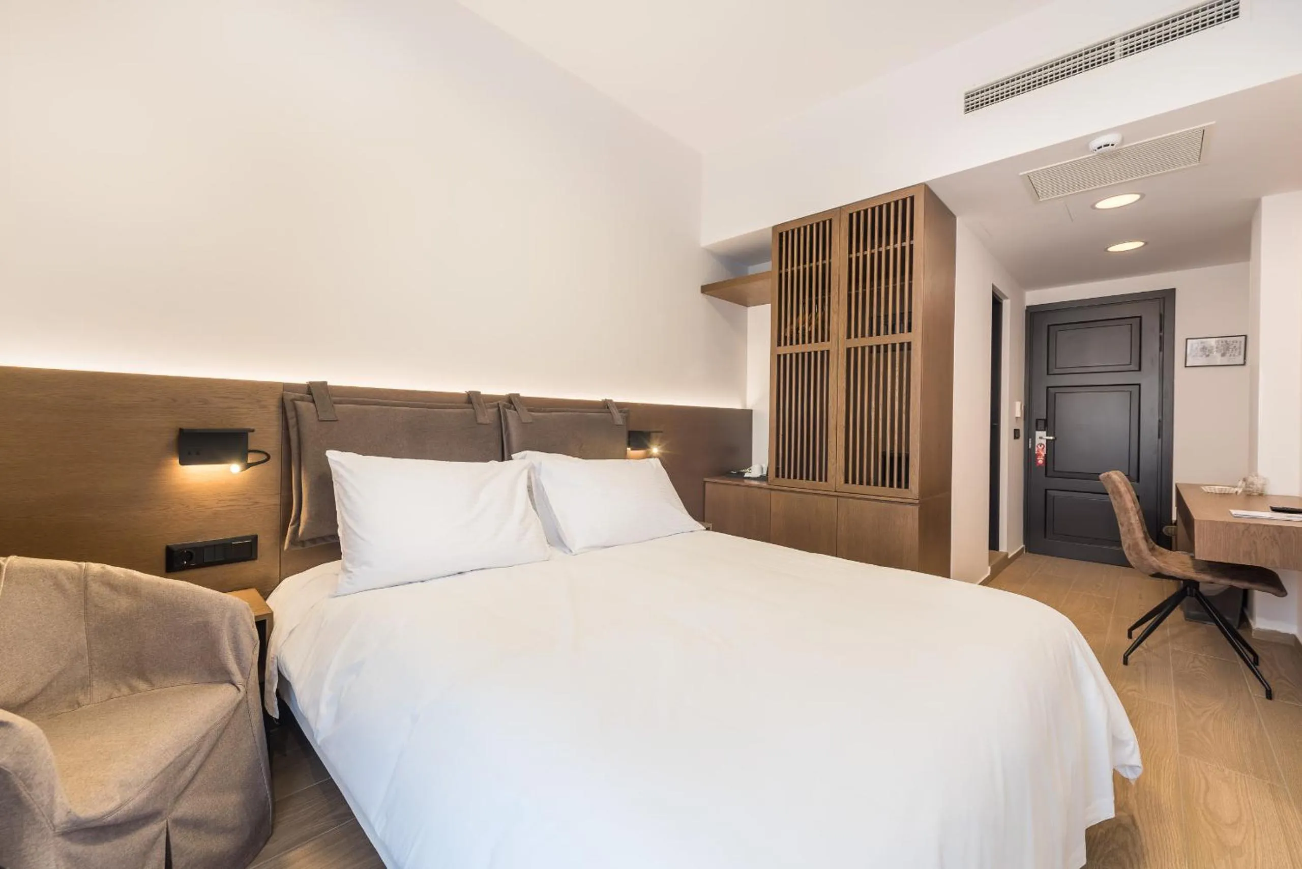 Bed in Lesvion Hotel