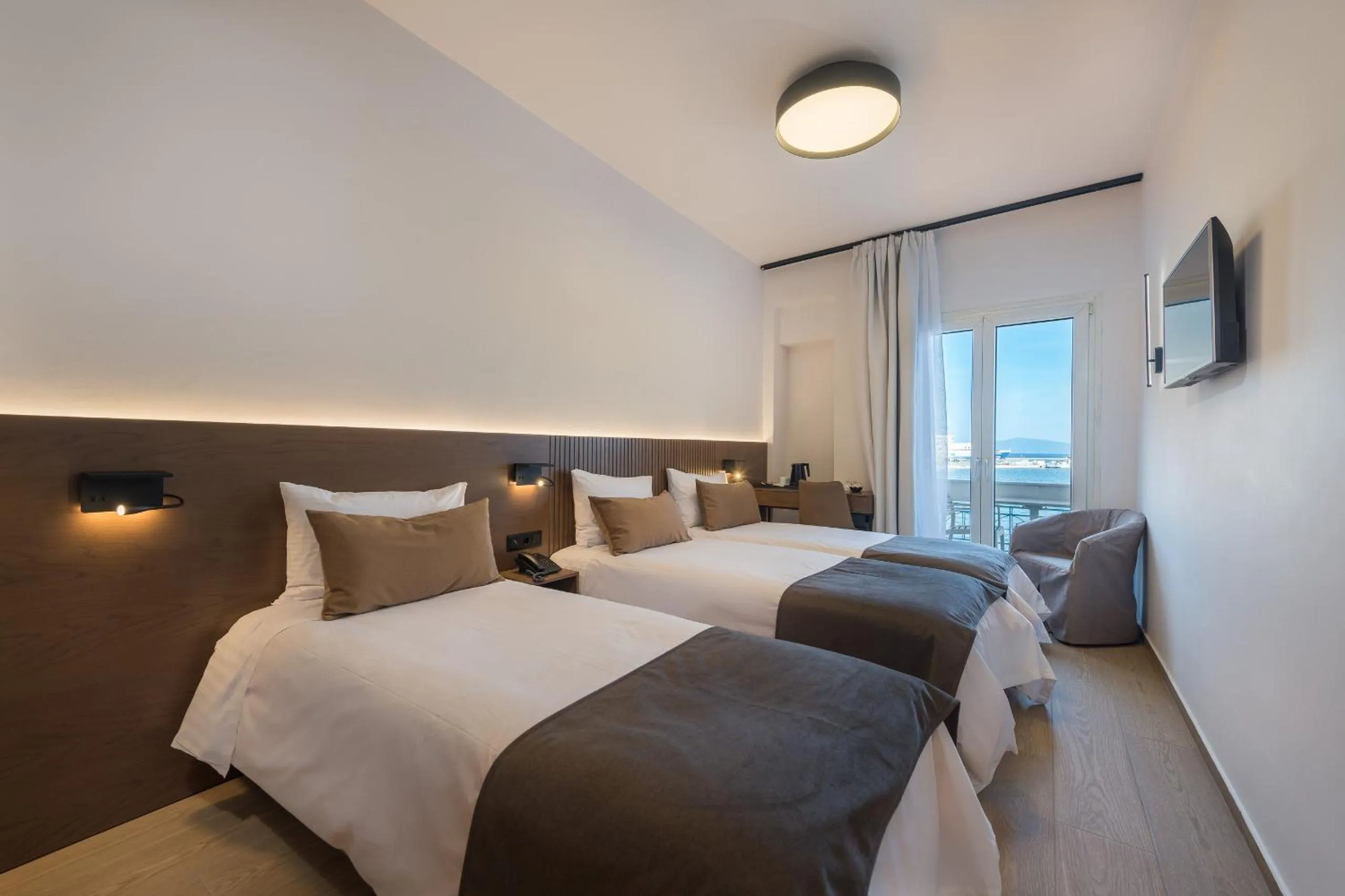 Bedroom, Bed in Lesvion Hotel