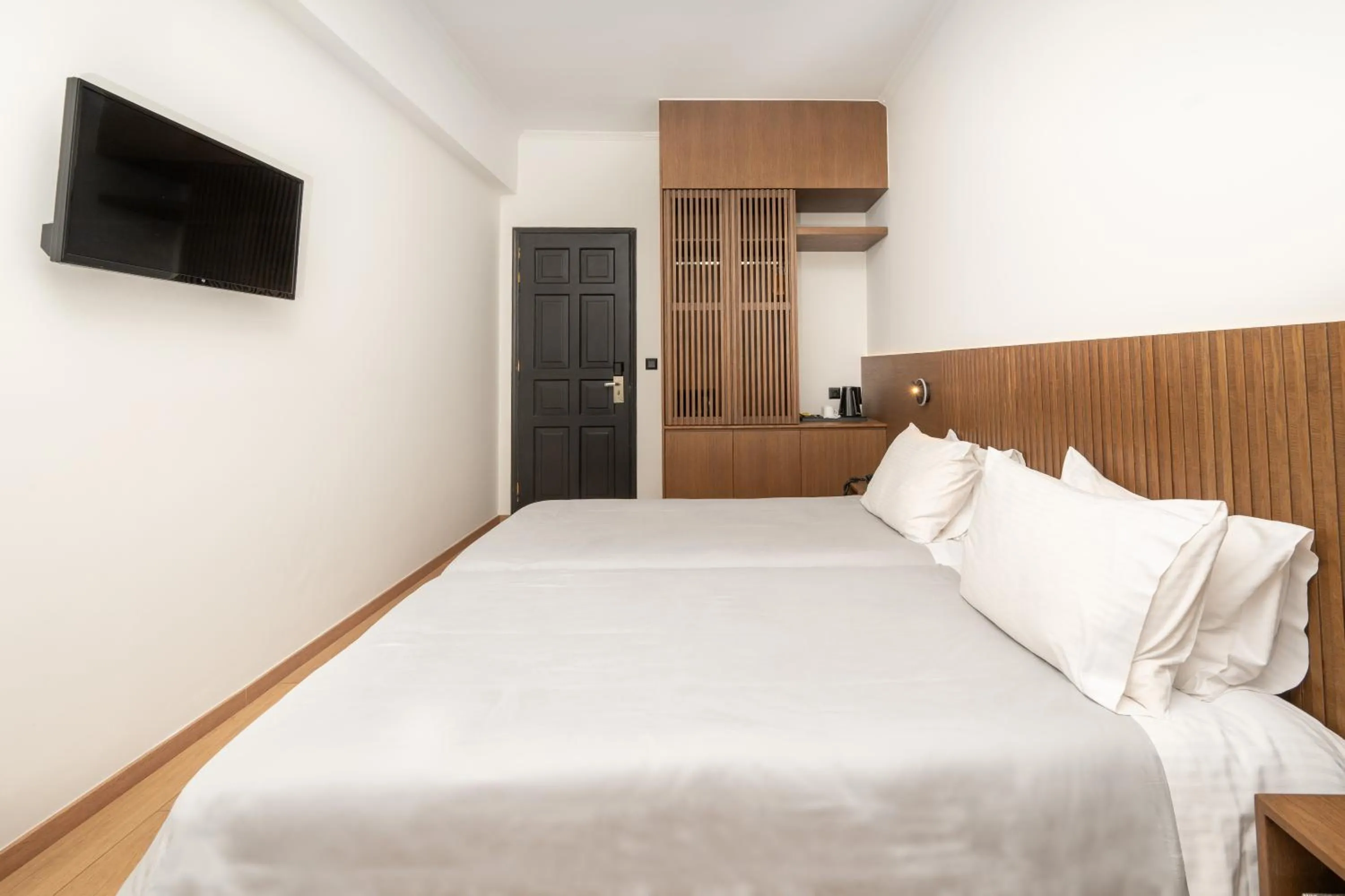 Bedroom, Bed in Lesvion Hotel