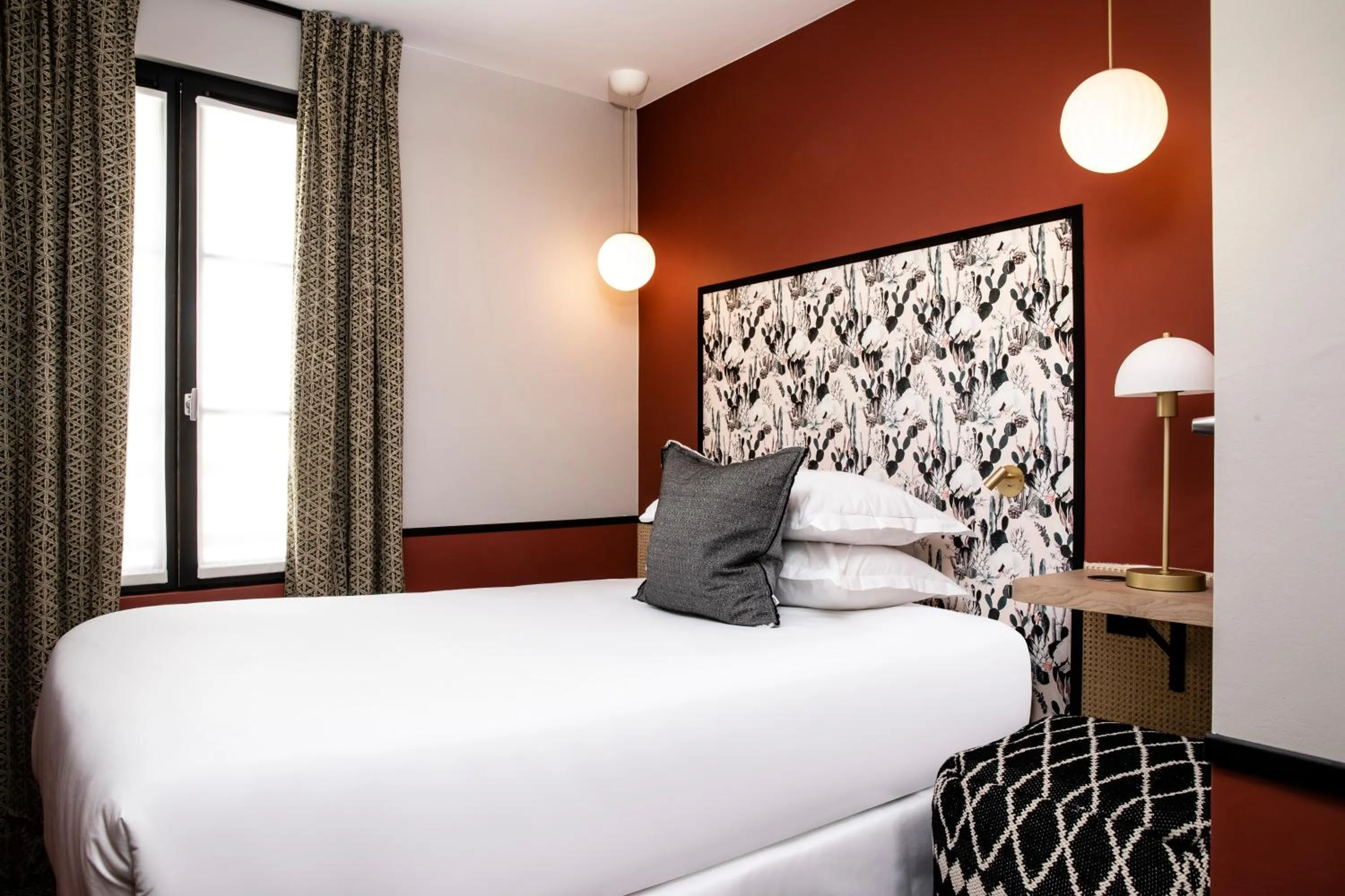 Bed in Hôtel Paris La Fayette