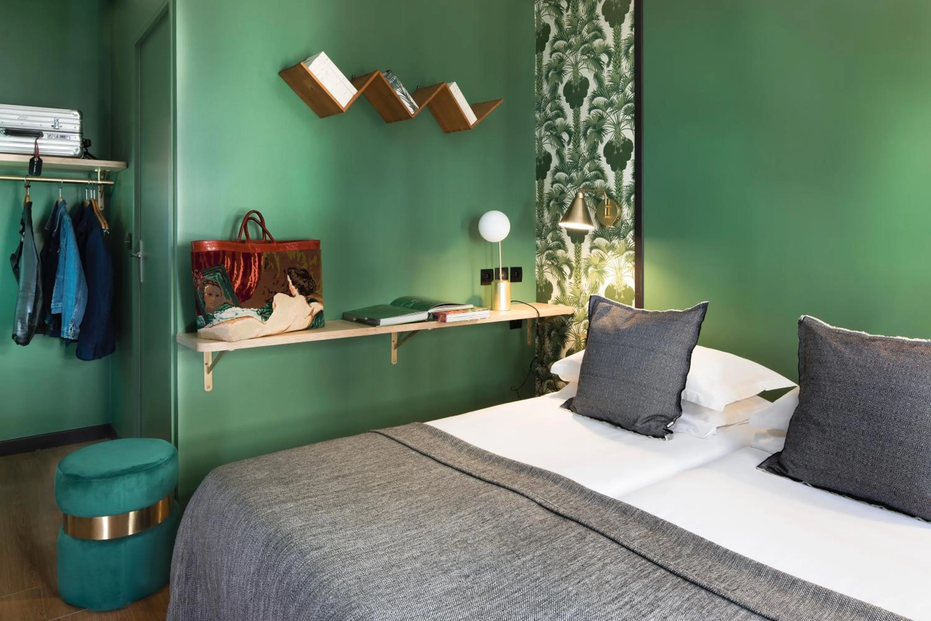 Bed in Hôtel Paris La Fayette