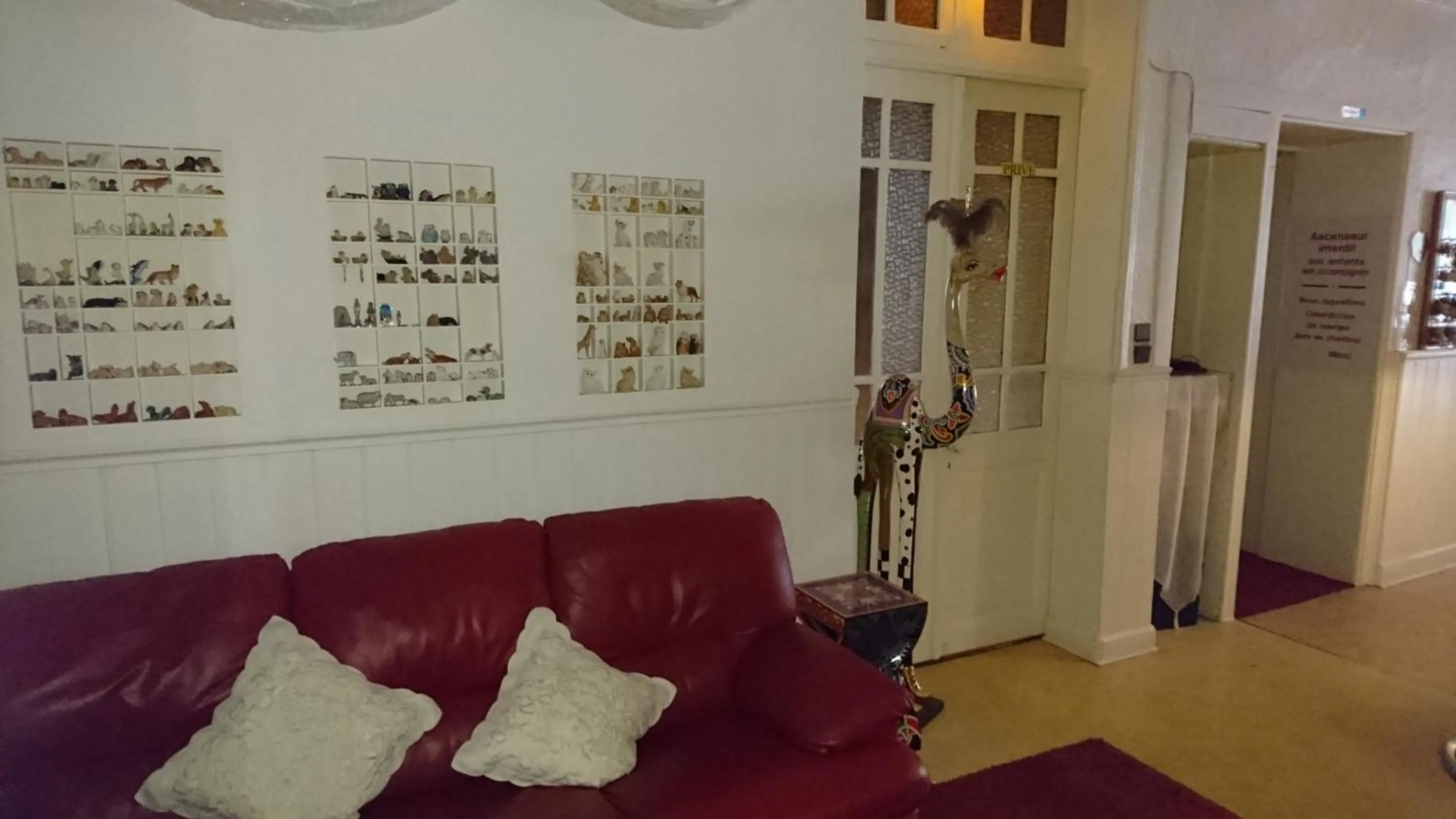 Decorative detail in Chalet Saint Louis