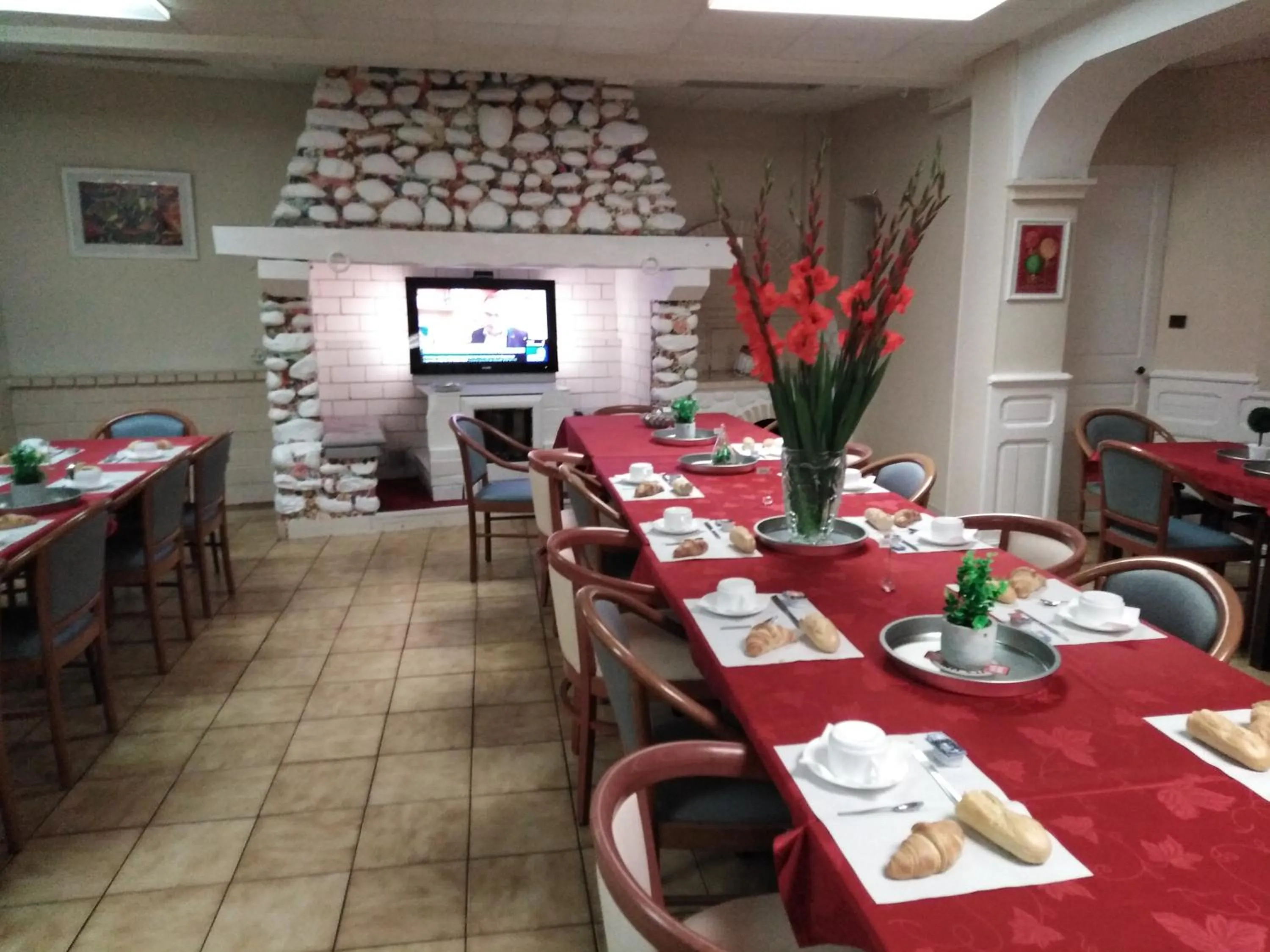 Restaurant/places to eat in Chalet Saint Louis