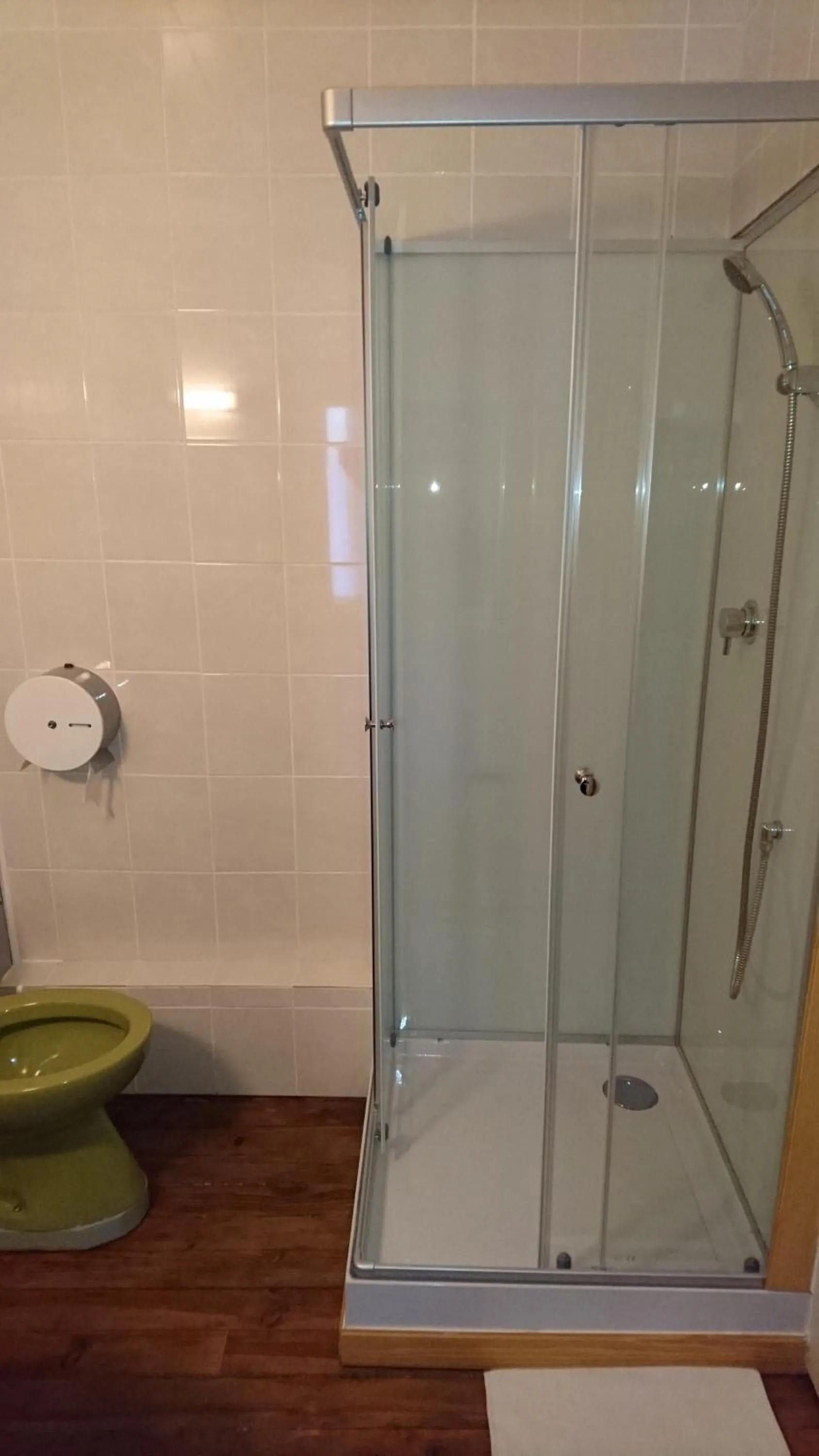 Shower in Chalet Saint Louis