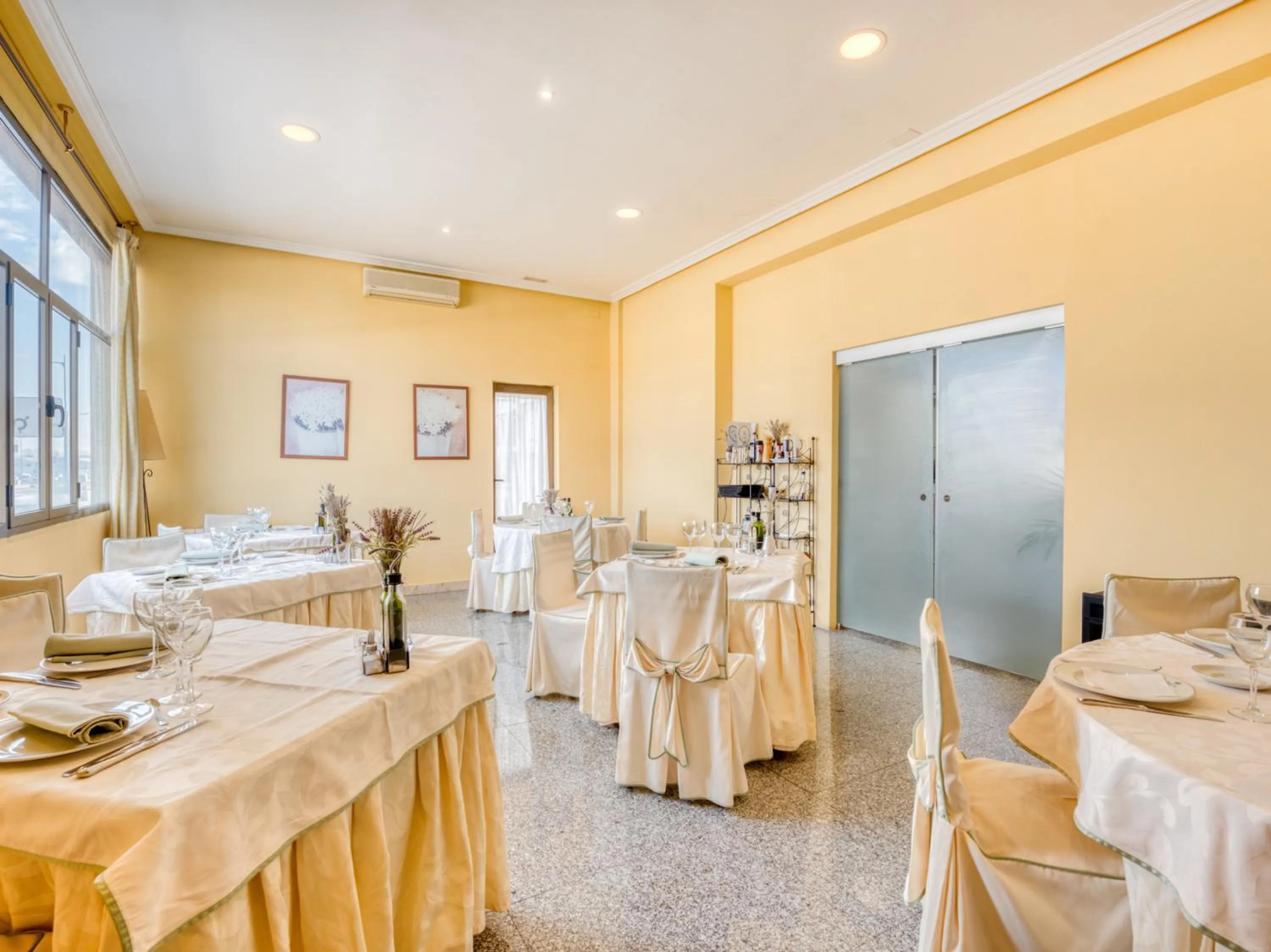 Banquet/Function facilities in Emperatriz III