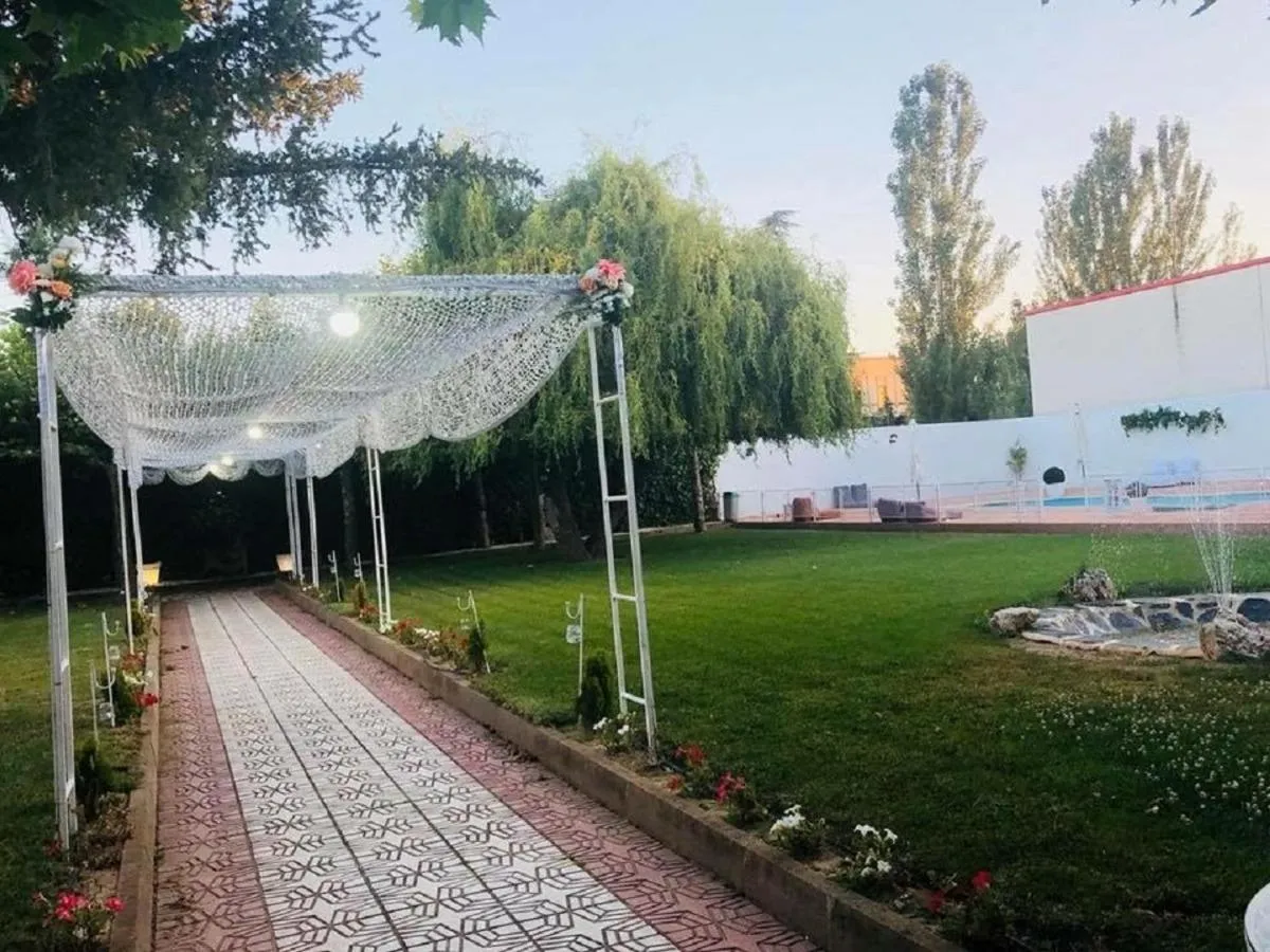 Garden in Emperatriz III