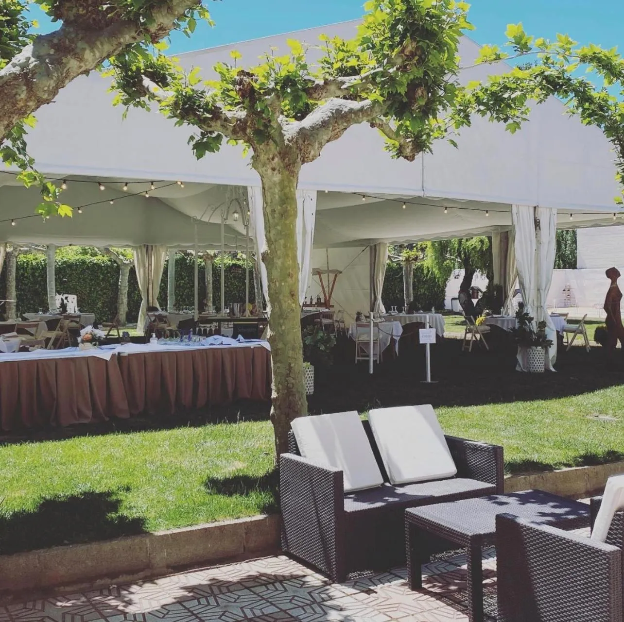 Restaurant/places to eat in Emperatriz III