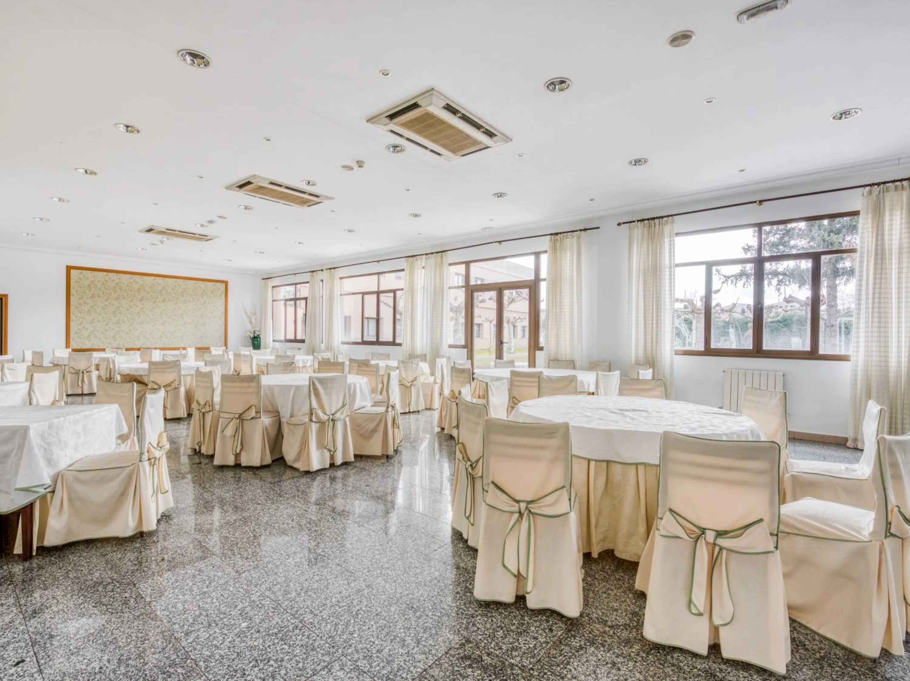 Banquet/Function facilities in Emperatriz III