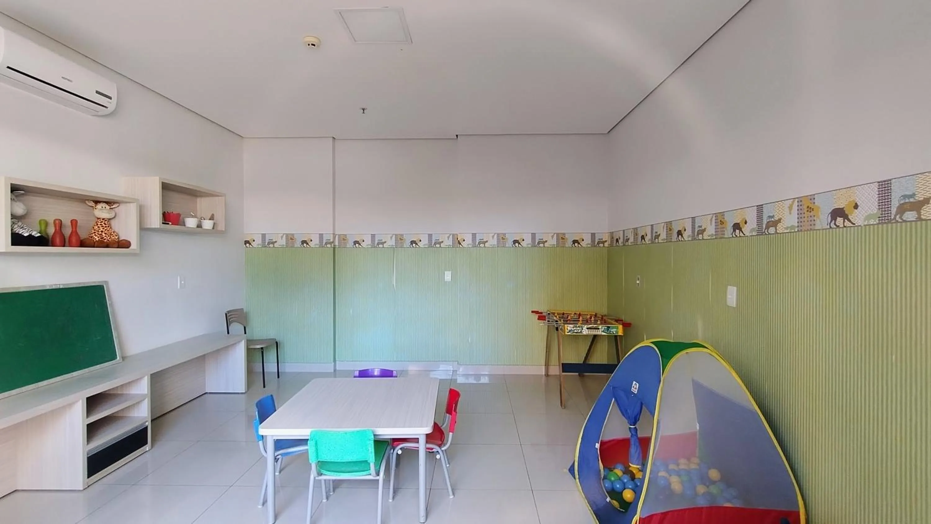 Children play ground in Casa da Madeira Caldas Novas - ACHEI FERIAS - Com Roupa de Cama