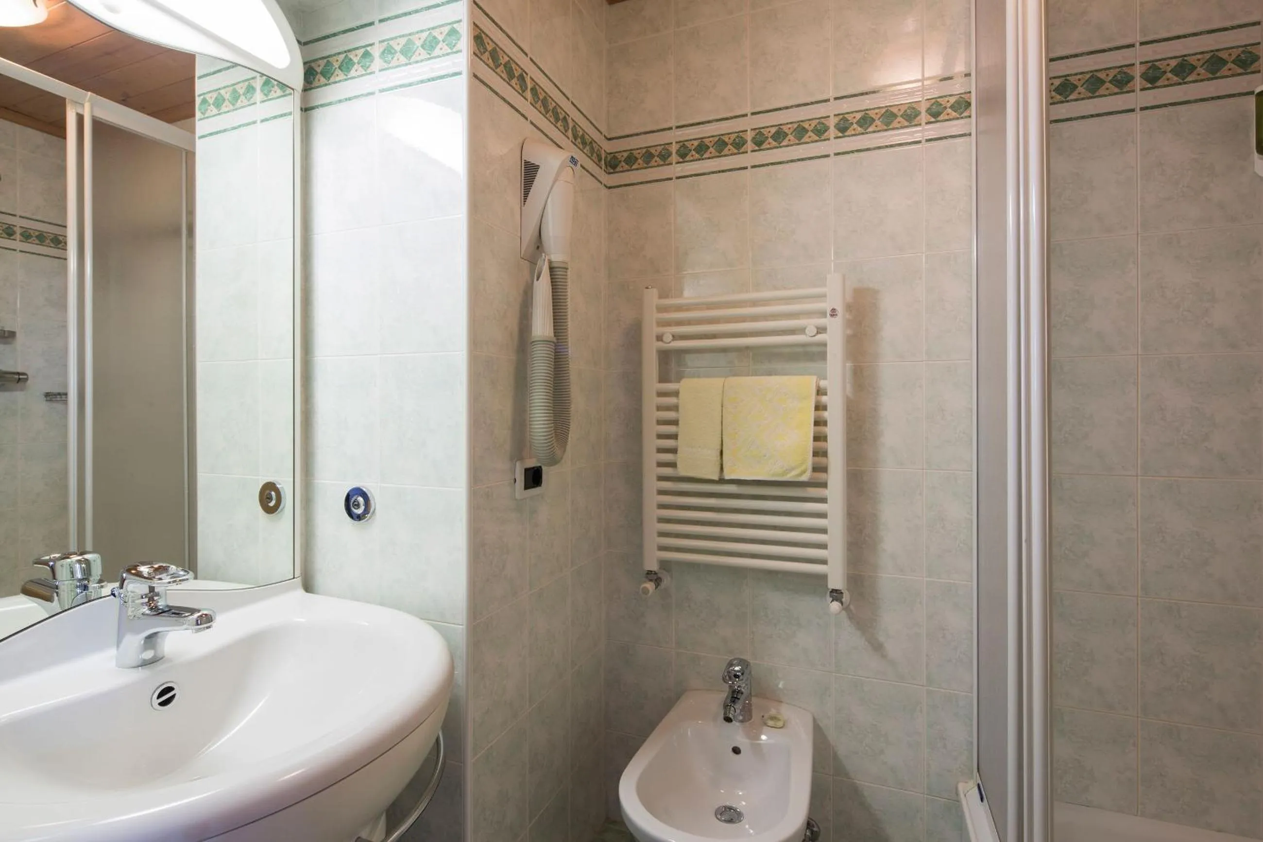 Shower in Hotel Rezia