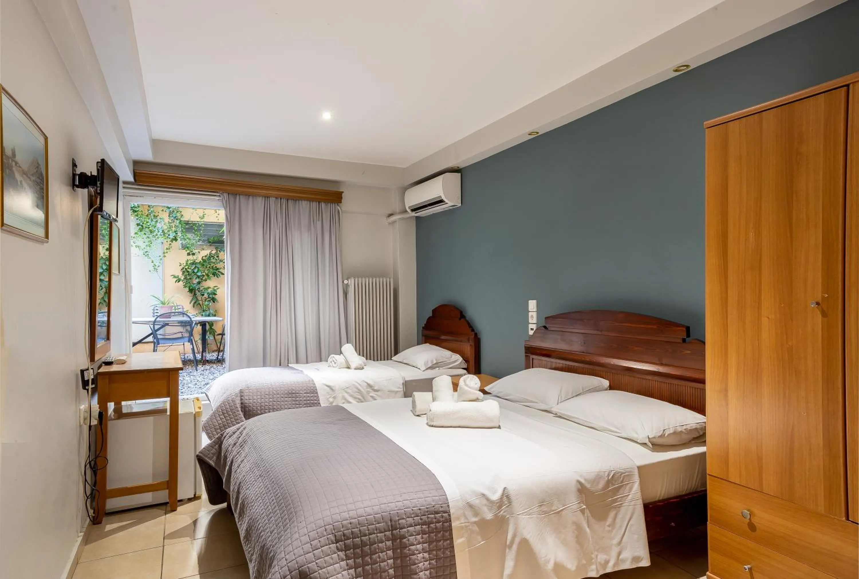 Photo of the whole room, Bed in Hotel Byron