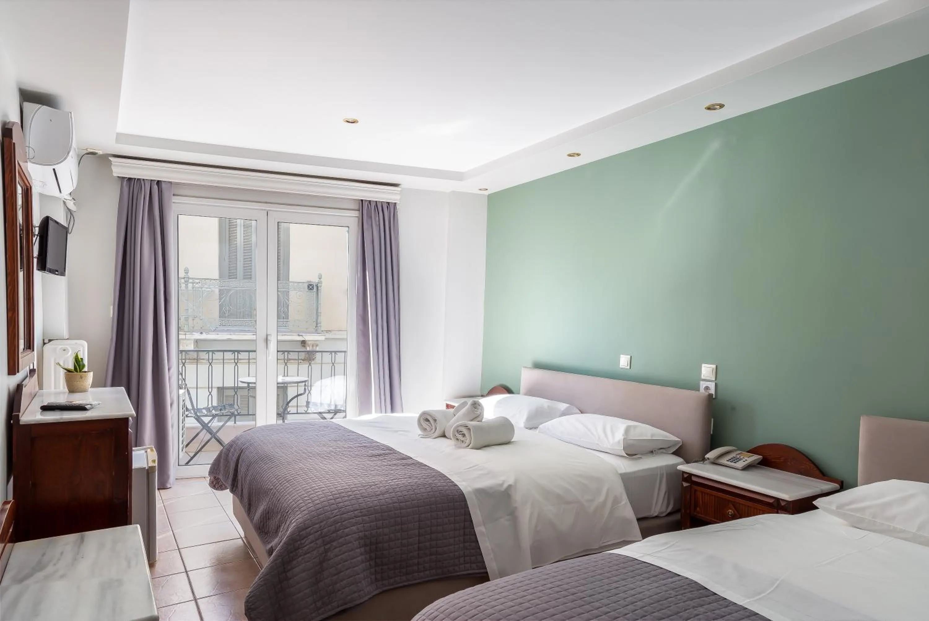 Photo of the whole room, Bed in Hotel Byron