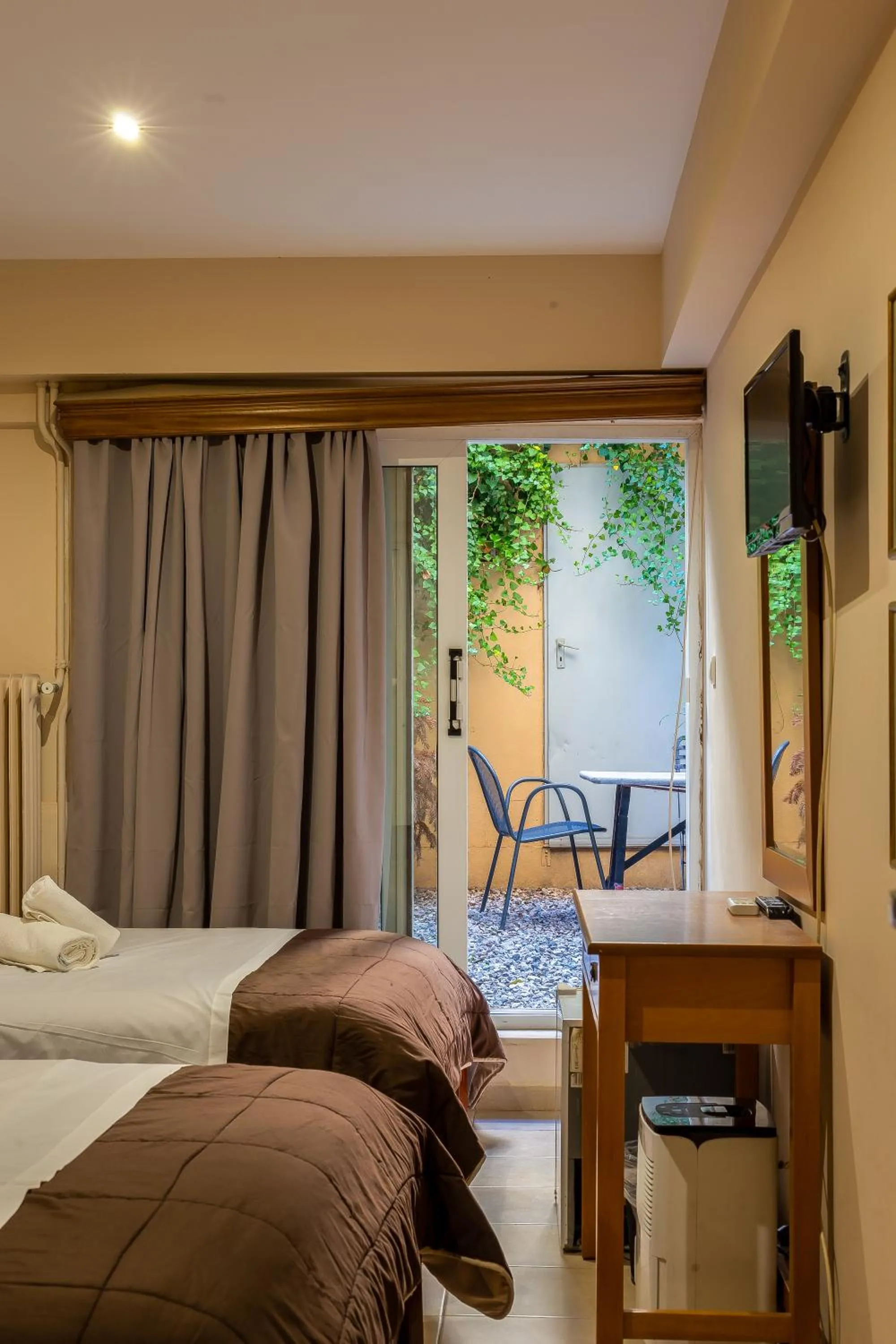 Photo of the whole room, Bed in Hotel Byron