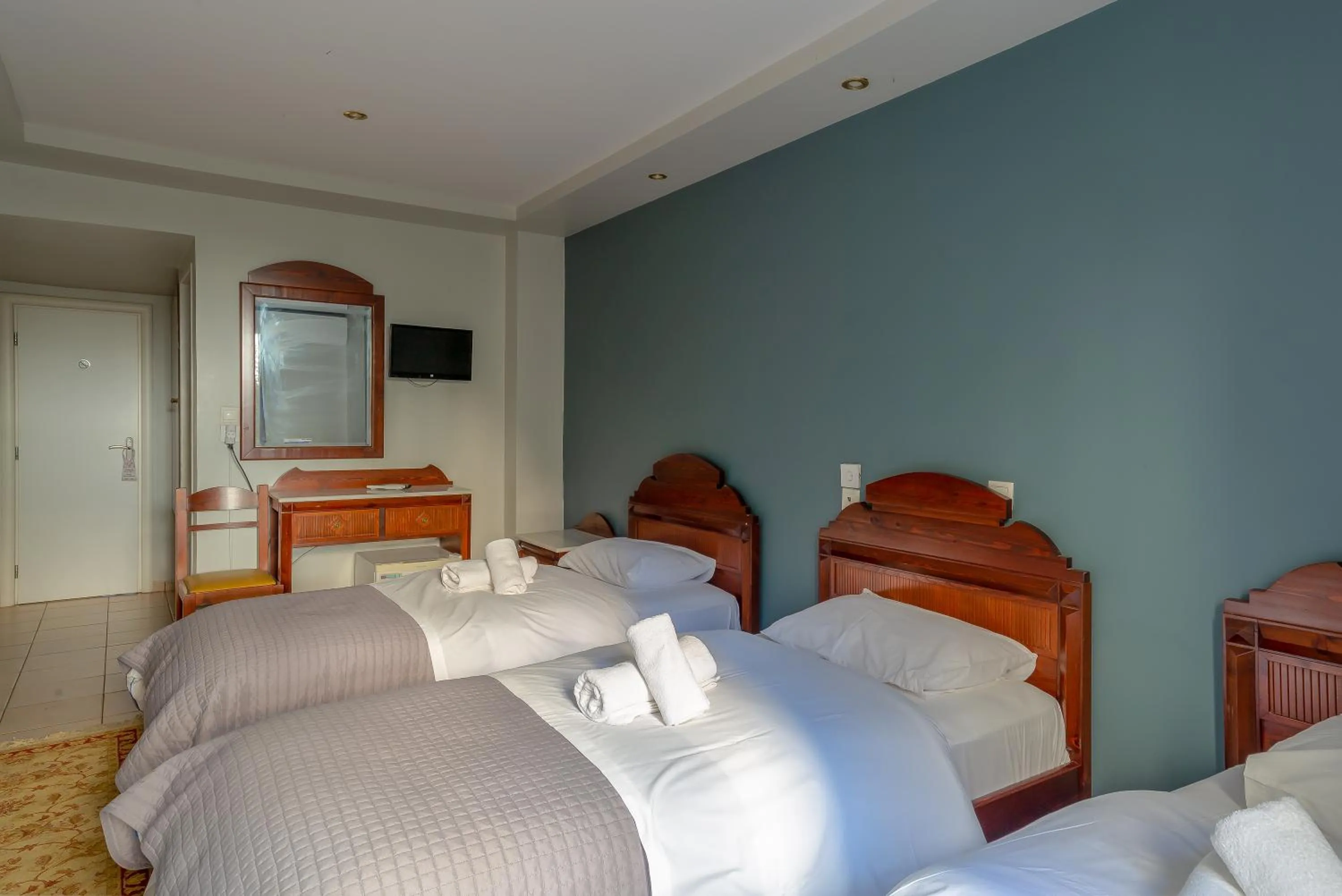 Photo of the whole room, Bed in Hotel Byron