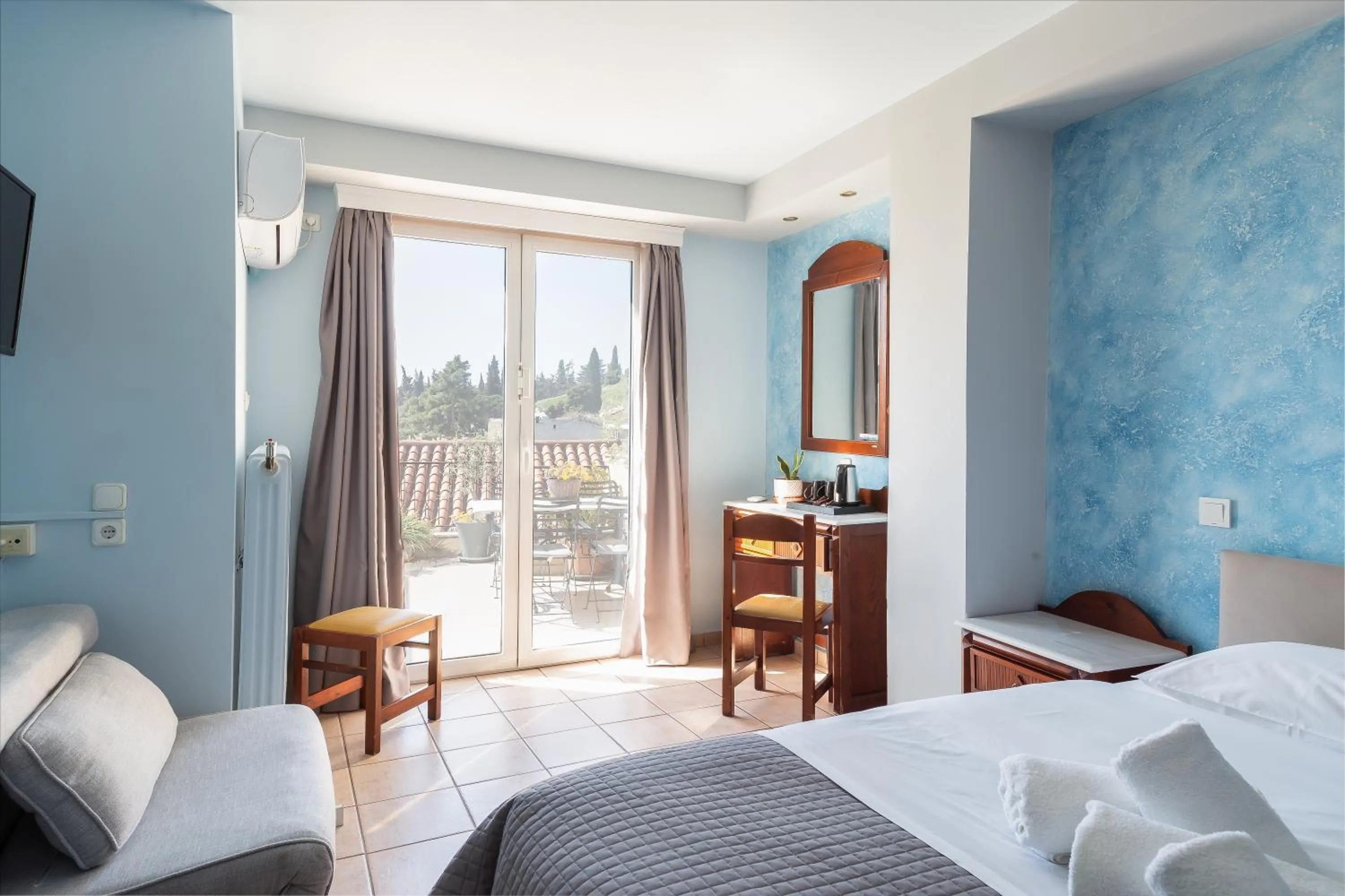 Photo of the whole room, Bed in Hotel Byron