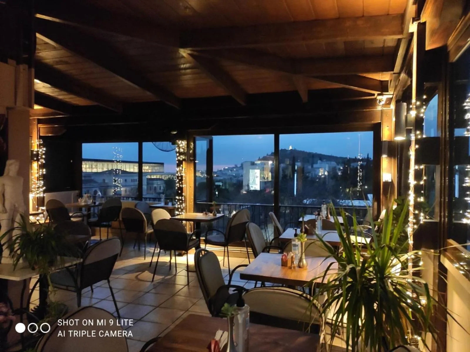 Restaurant/places to eat in Hotel Byron