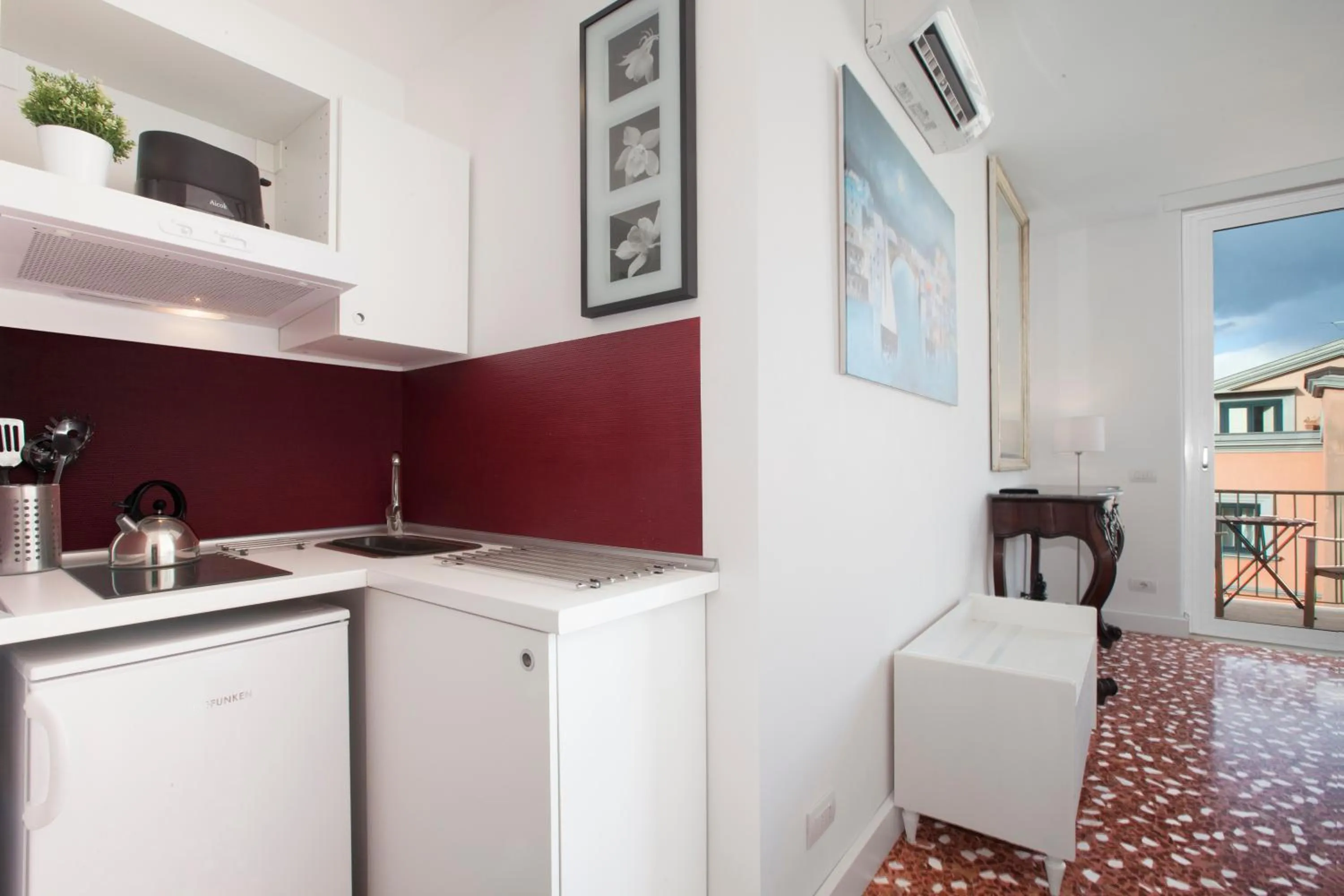 Kitchen or kitchenette in Sorrento Apartments
