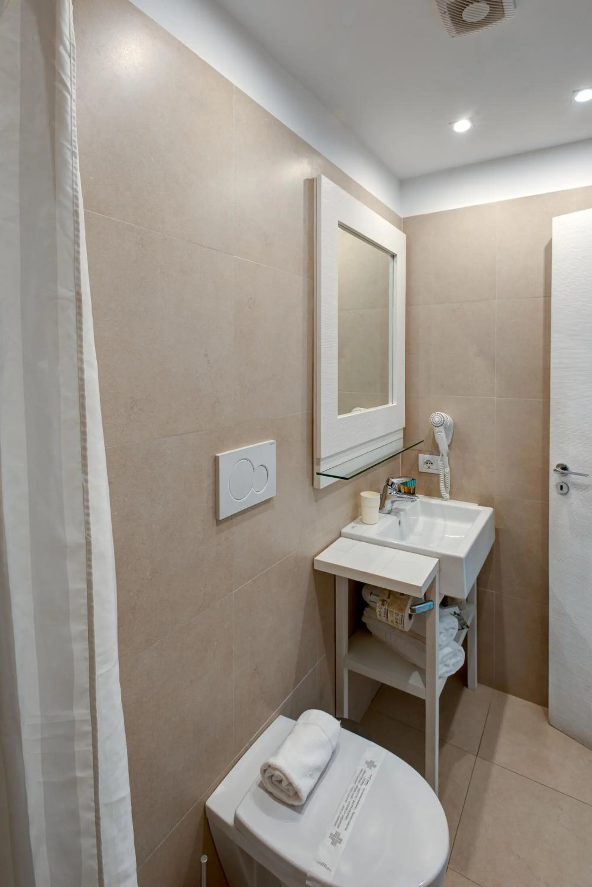 Bathroom in Sorrento Apartments