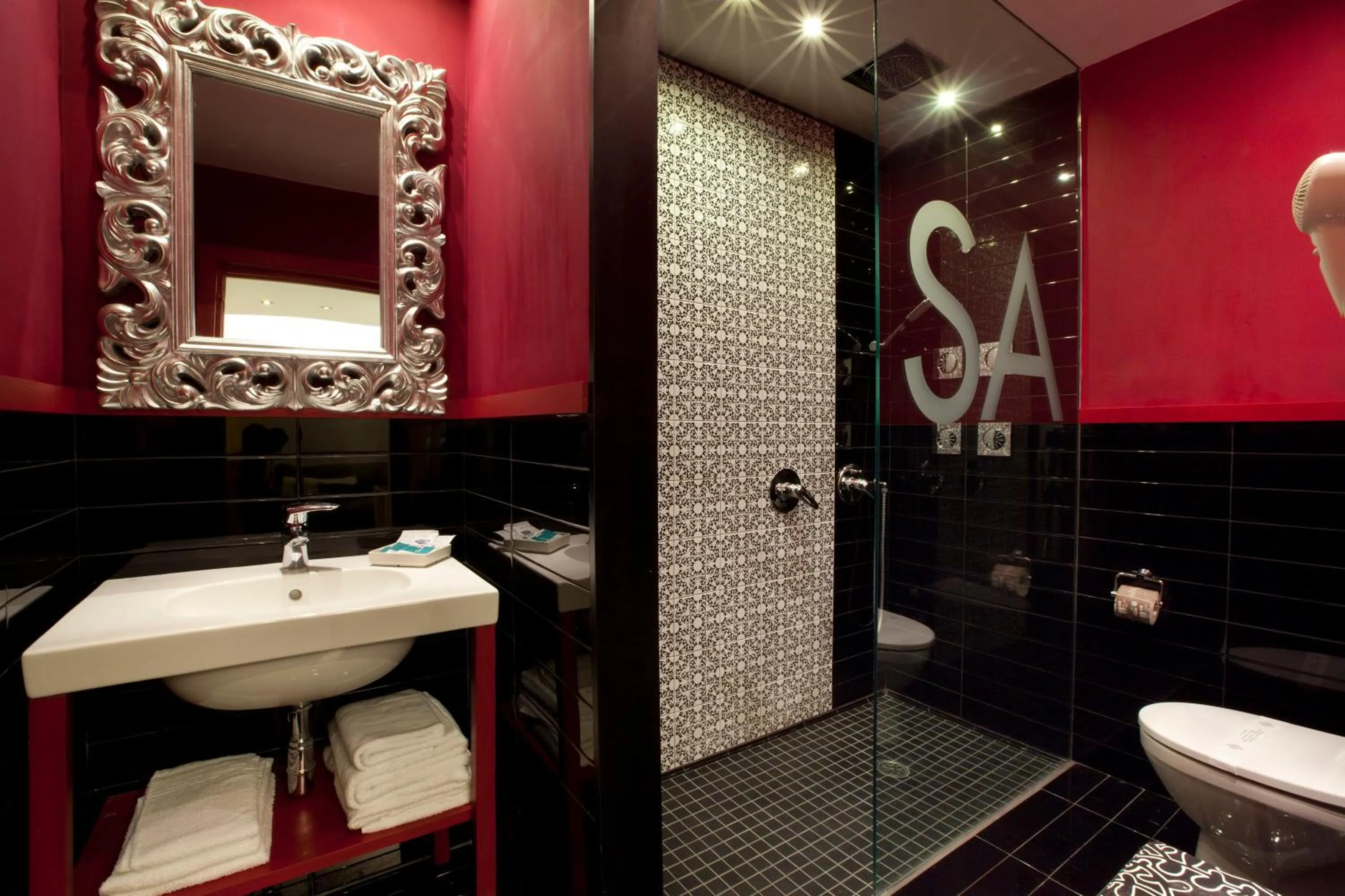 Bathroom in Sorrento Apartments