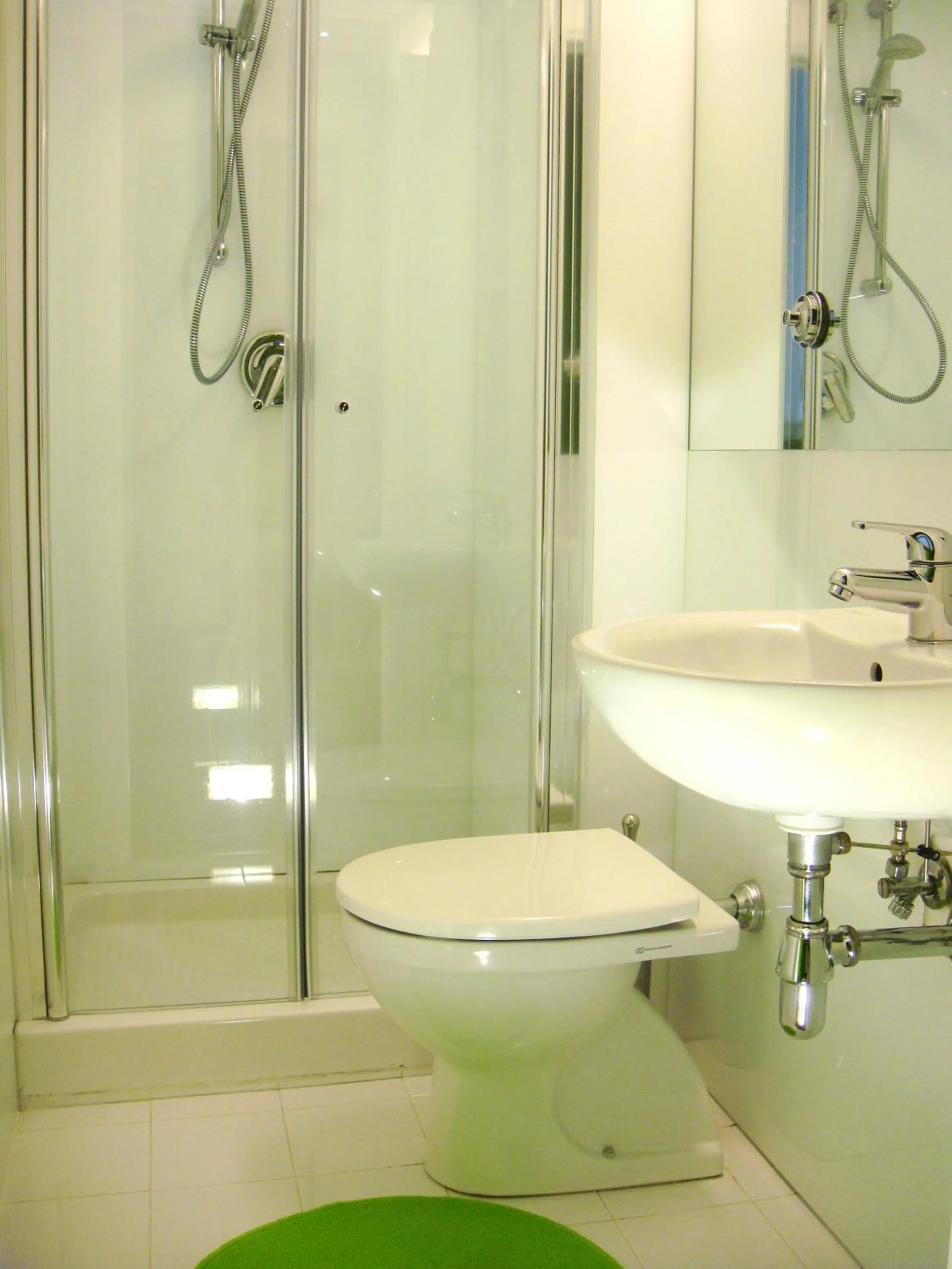 Bathroom in Sorrento Apartments