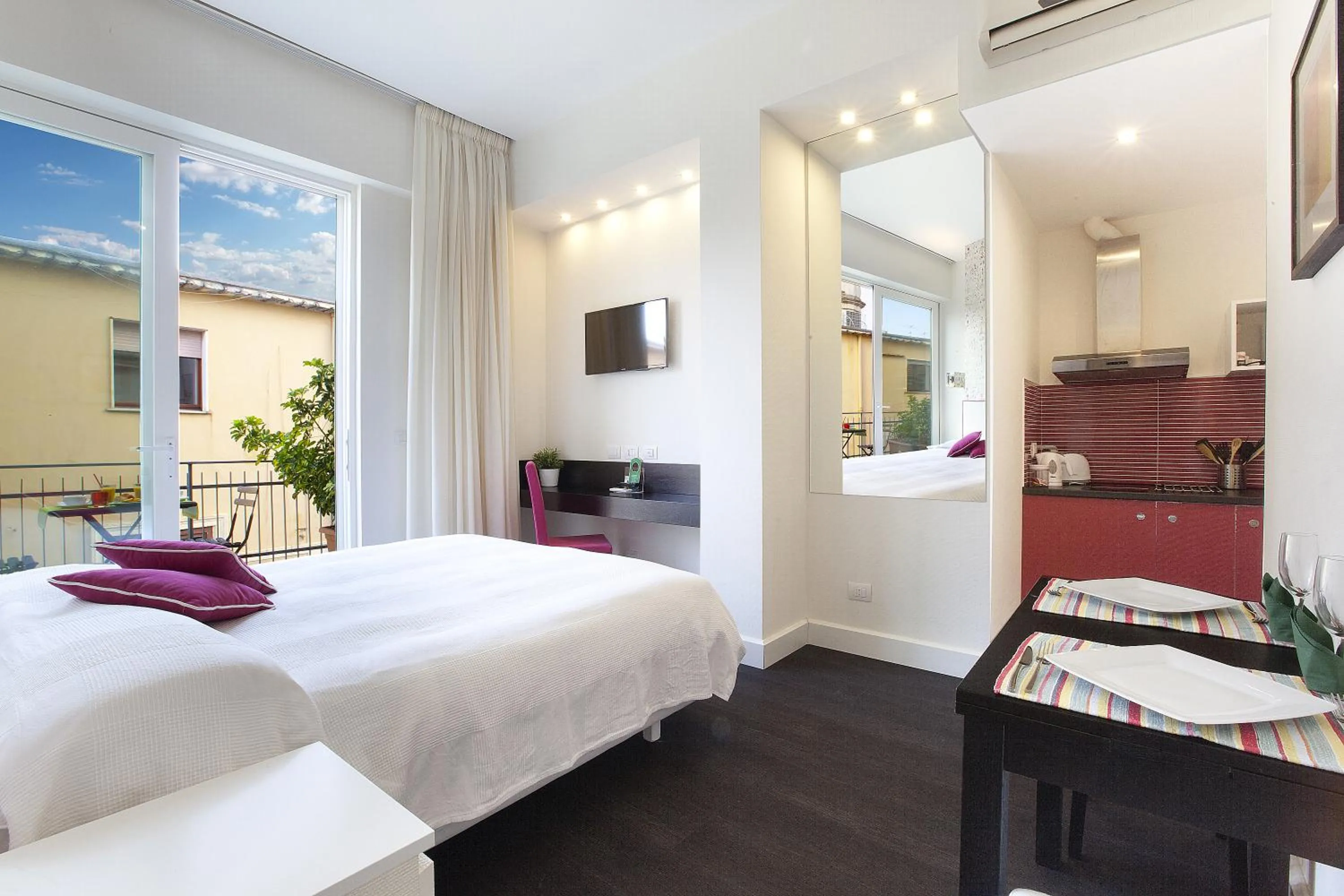 TV and multimedia, Bed in Sorrento Apartments