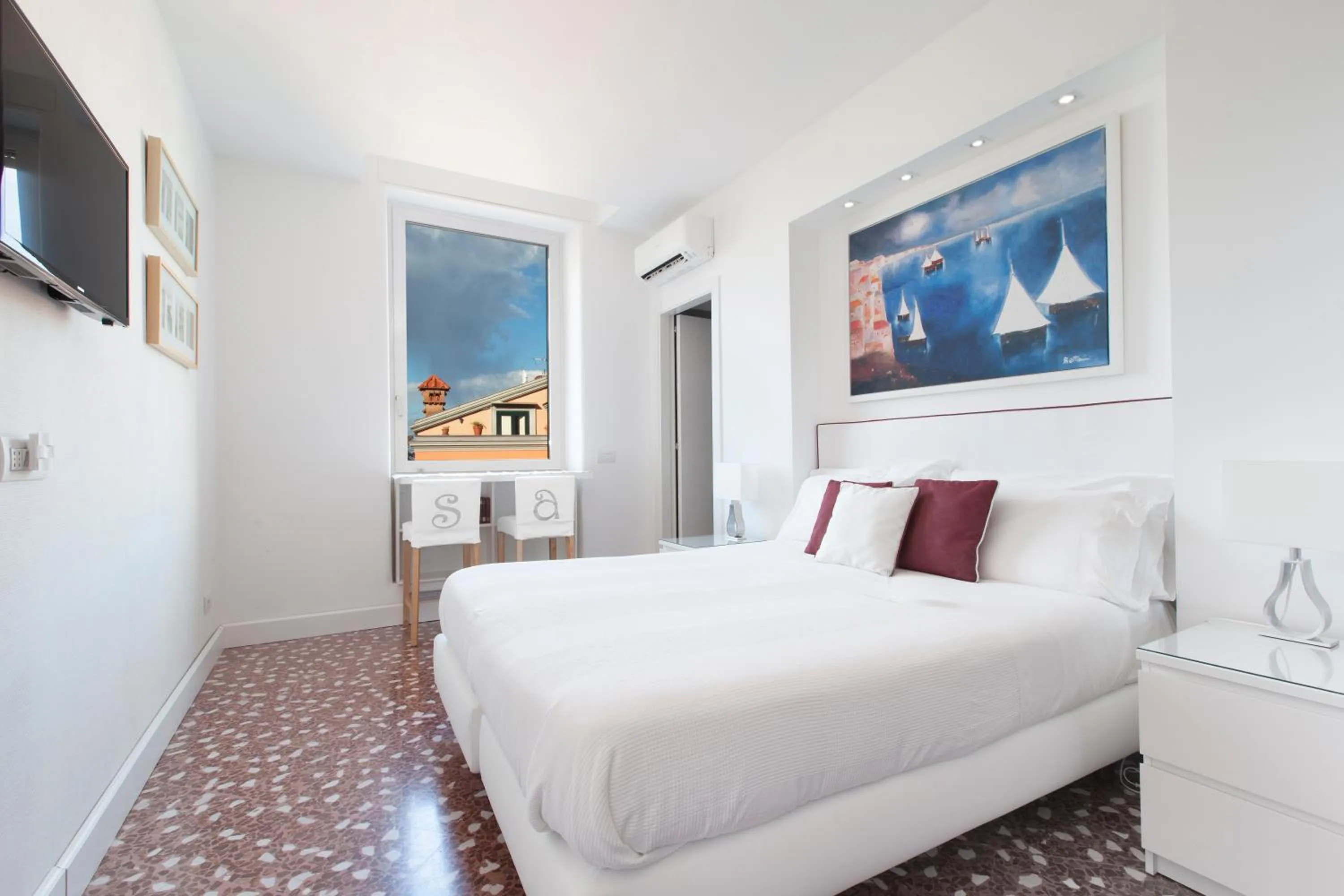 Bedroom, Bed in Sorrento Apartments