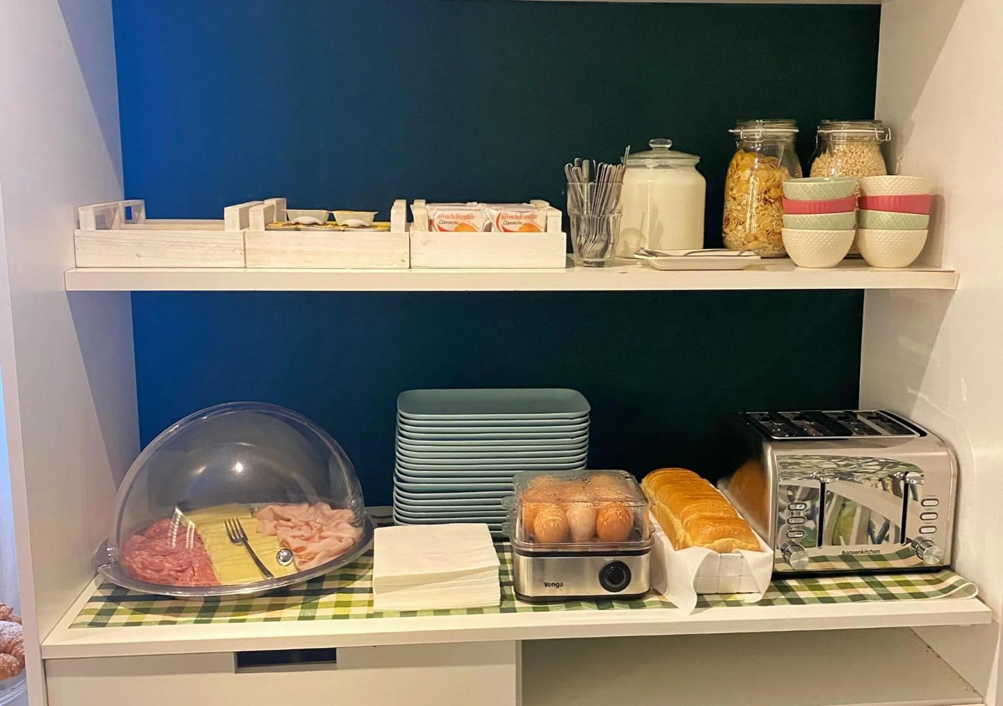 Food and drinks in Sorrento Apartments