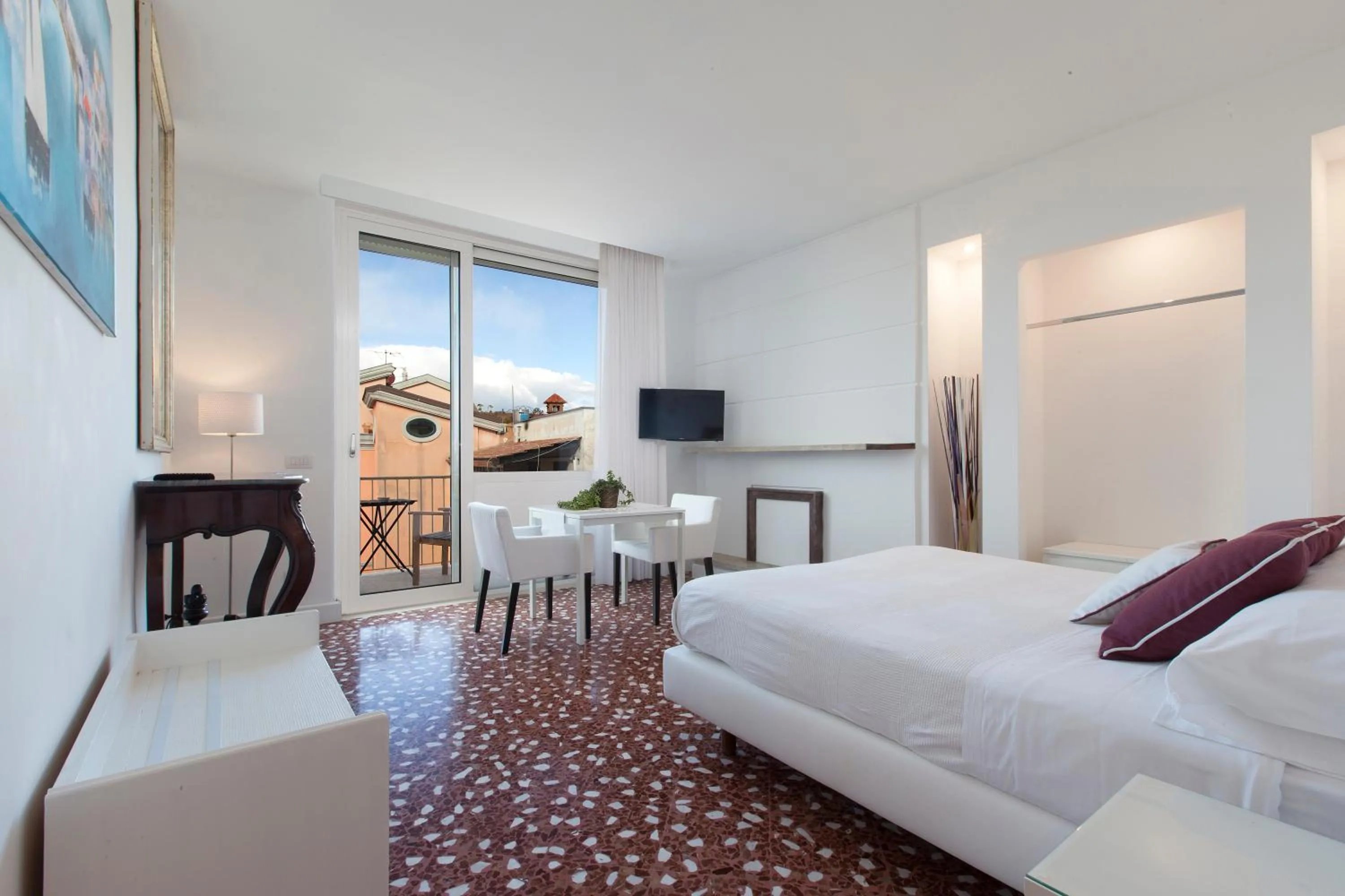 Bedroom, Bed in Sorrento Apartments